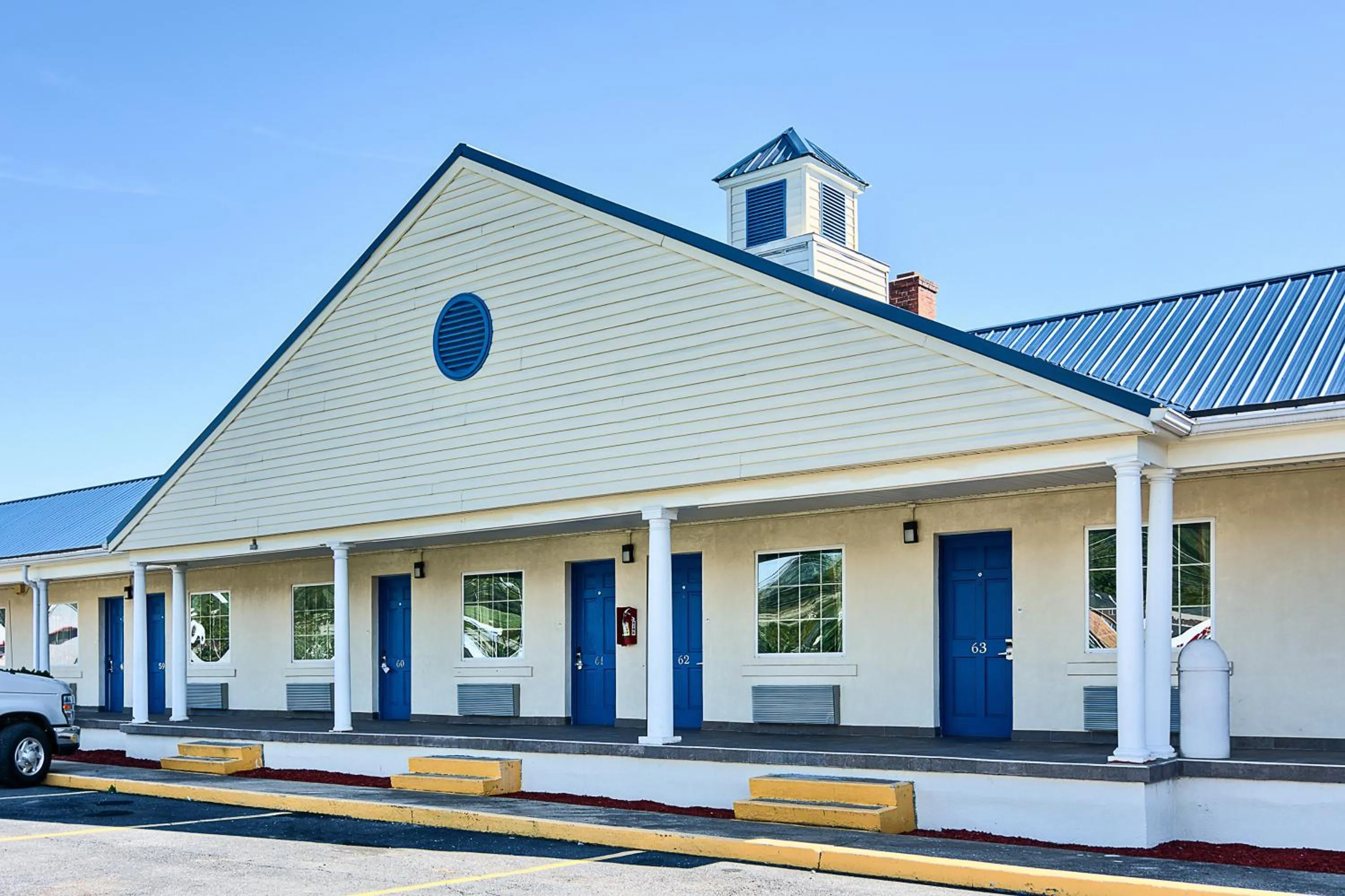 Facade/entrance in Motel 6-Harrisonburg, VA - South