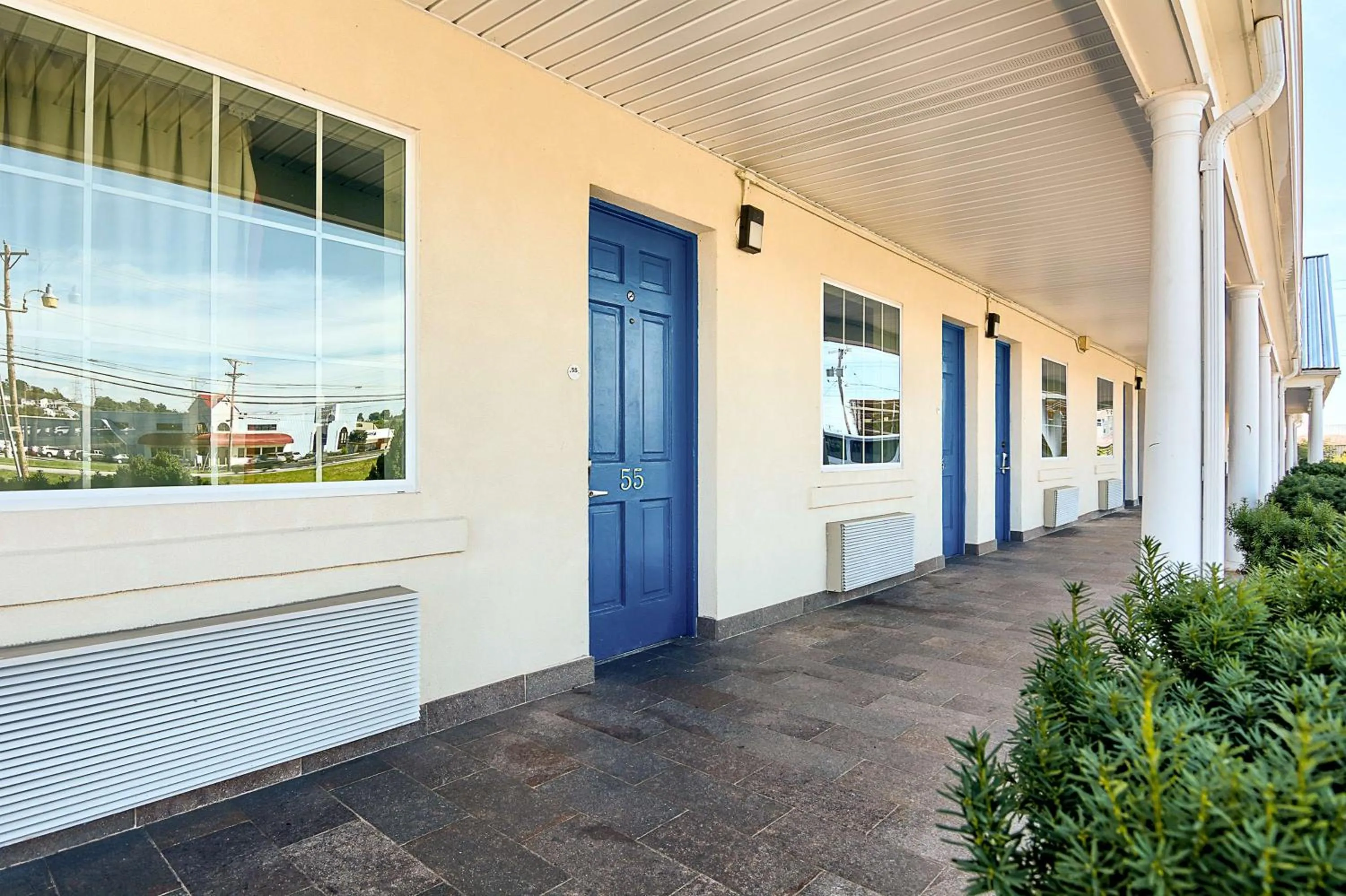 Property building in Motel 6-Harrisonburg, VA - South