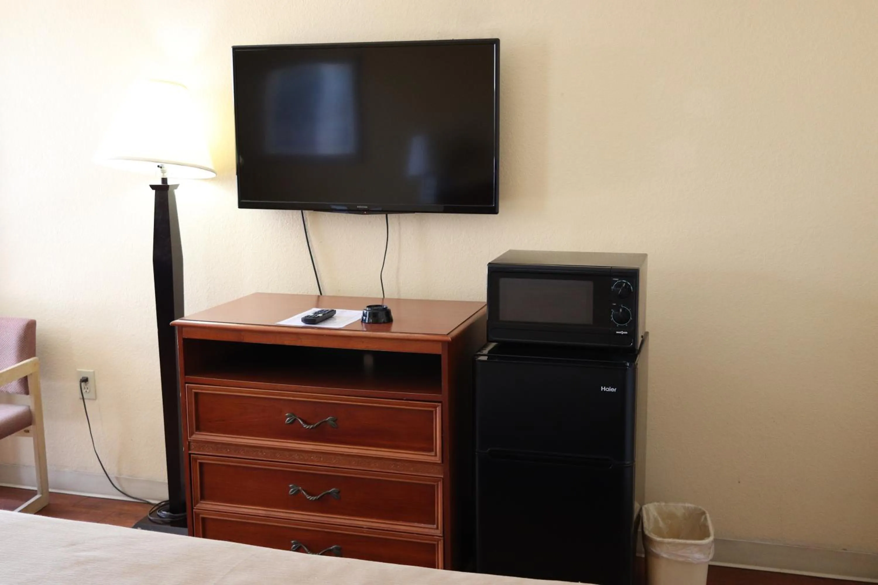 Guests, Bed in Woodstream Inn