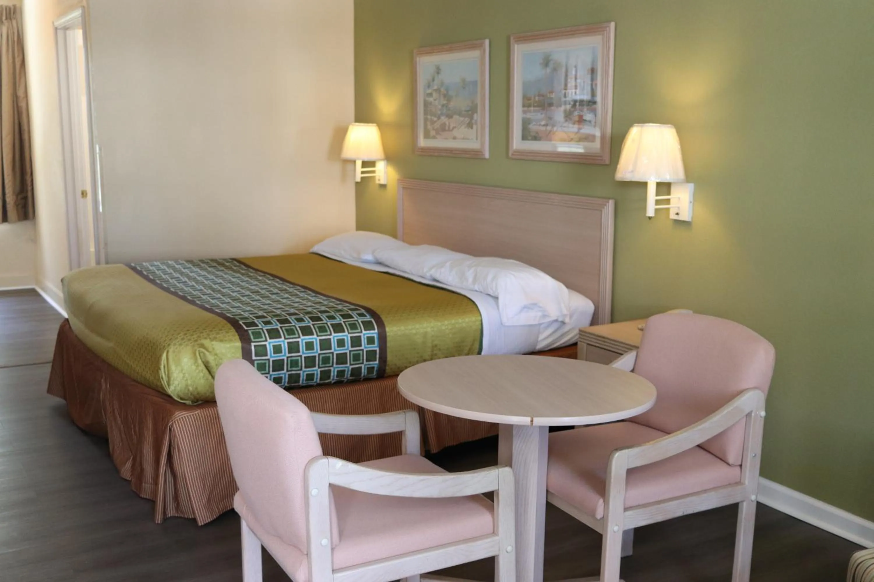 Guests, Bed in Woodstream Inn