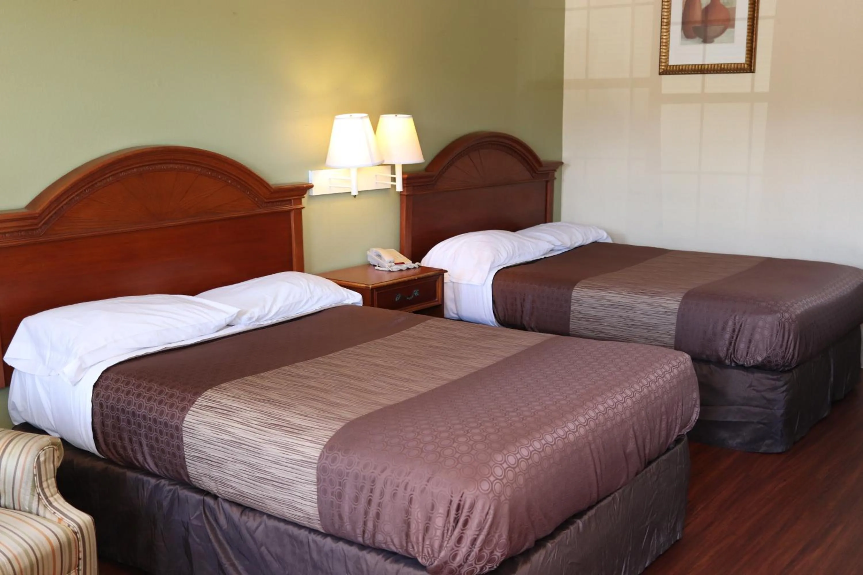 Guests, Bed in Woodstream Inn