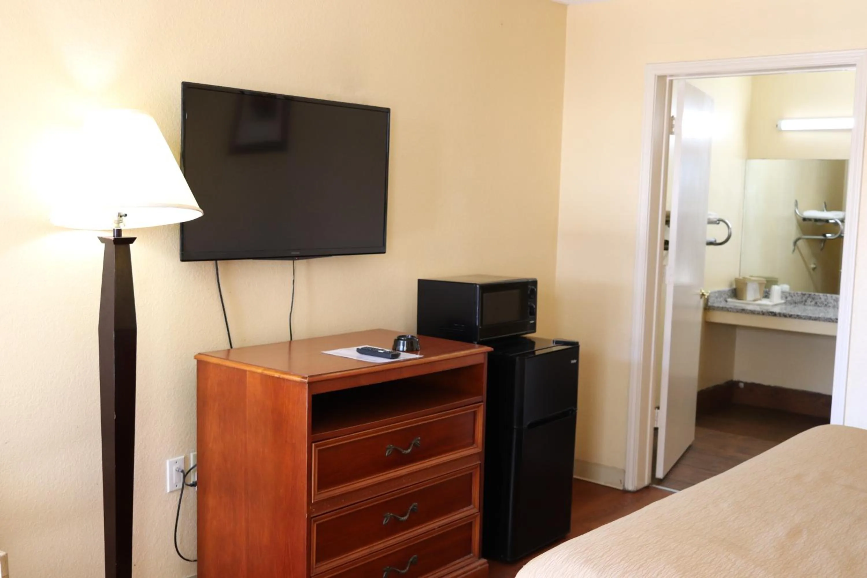 Guests, Bed in Woodstream Inn