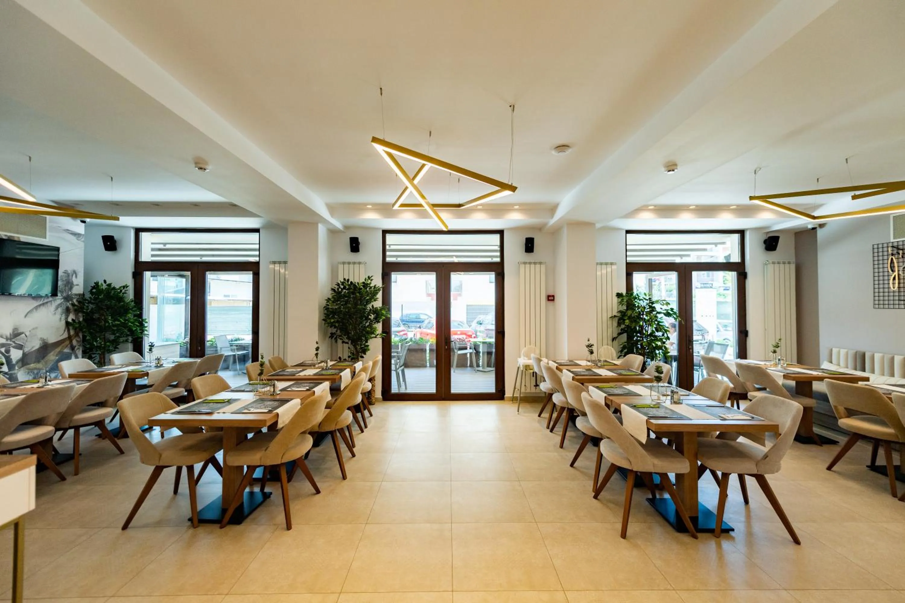 Restaurant/places to eat in Hotel Manor