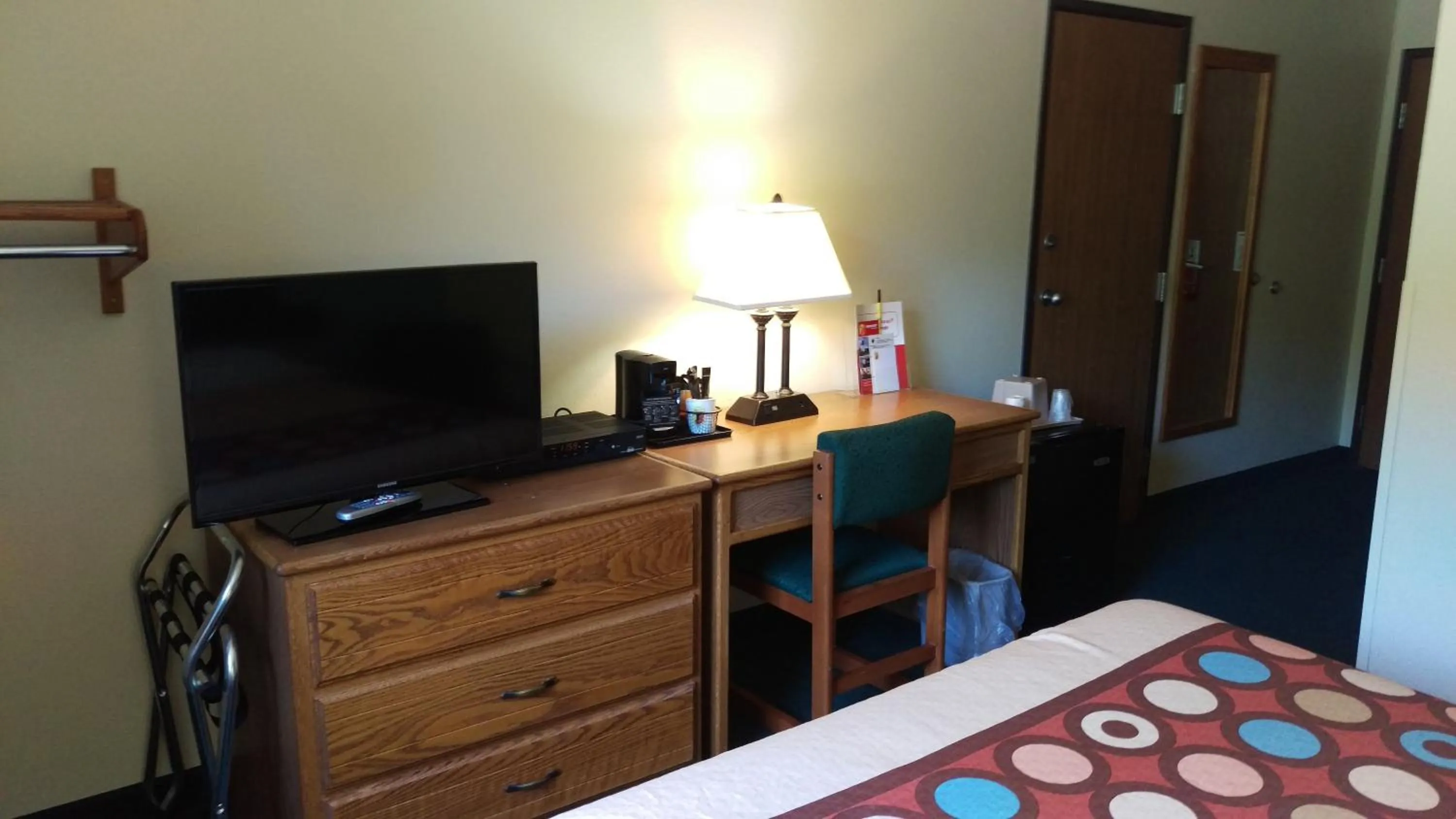 TV and multimedia, Bed in Super 8 by Wyndham Thurmont