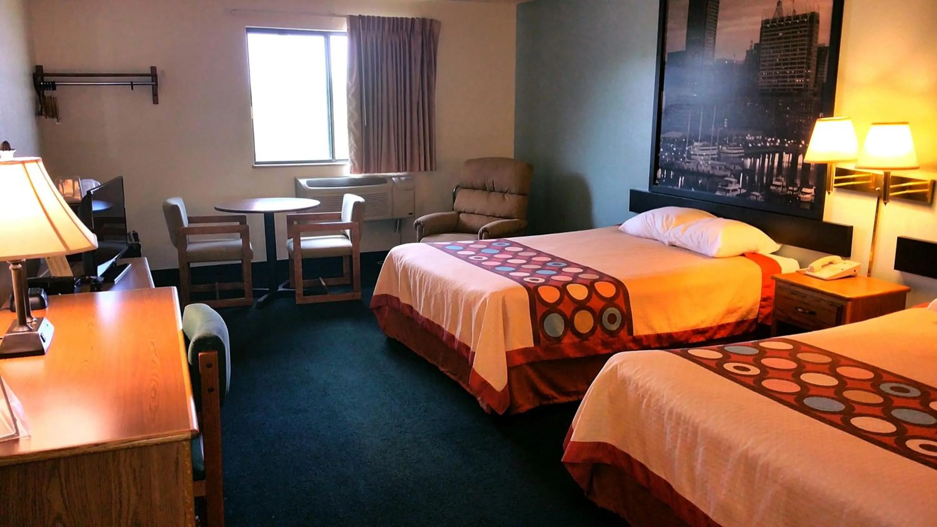 Photo of the whole room, Bed in Super 8 by Wyndham Thurmont