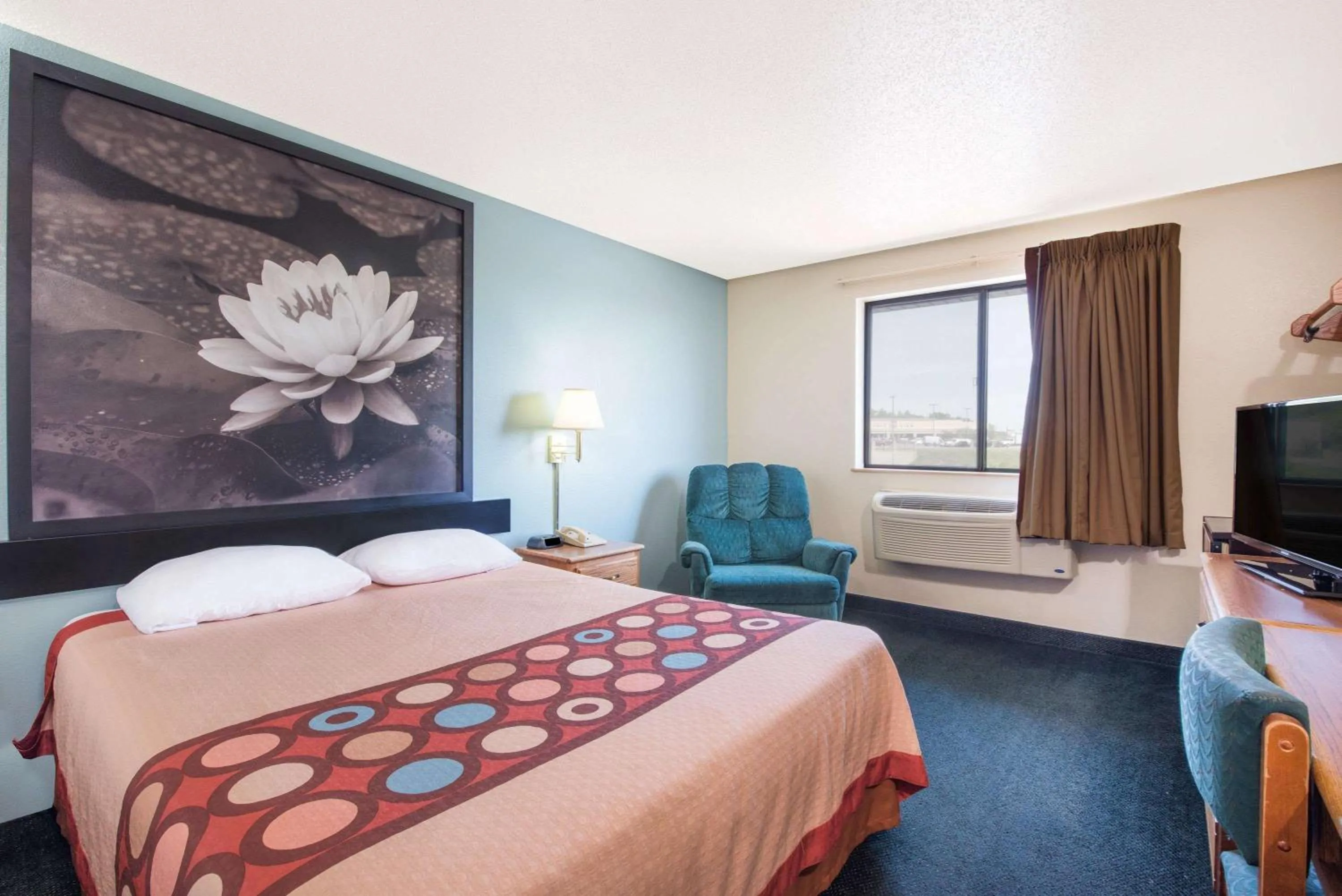 On site, Bed in Super 8 by Wyndham Thurmont