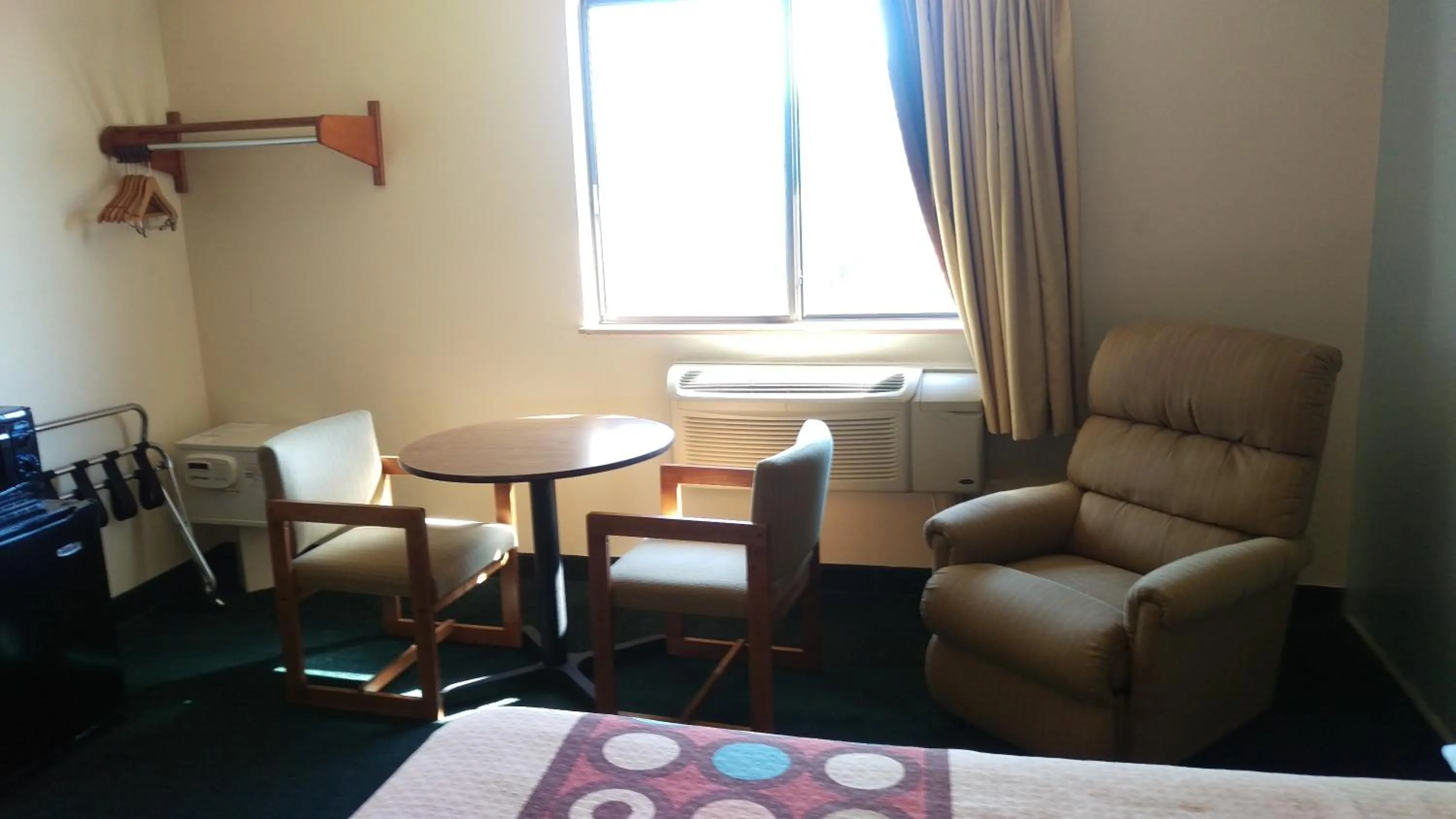 Dining area in Super 8 by Wyndham Thurmont