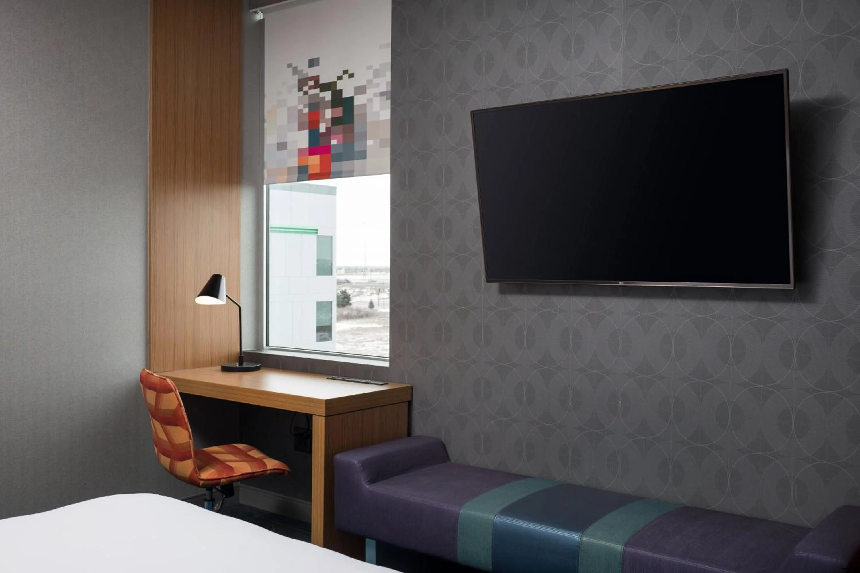 Photo of the whole room, Bed in Aloft Denver Airport at Gateway Park