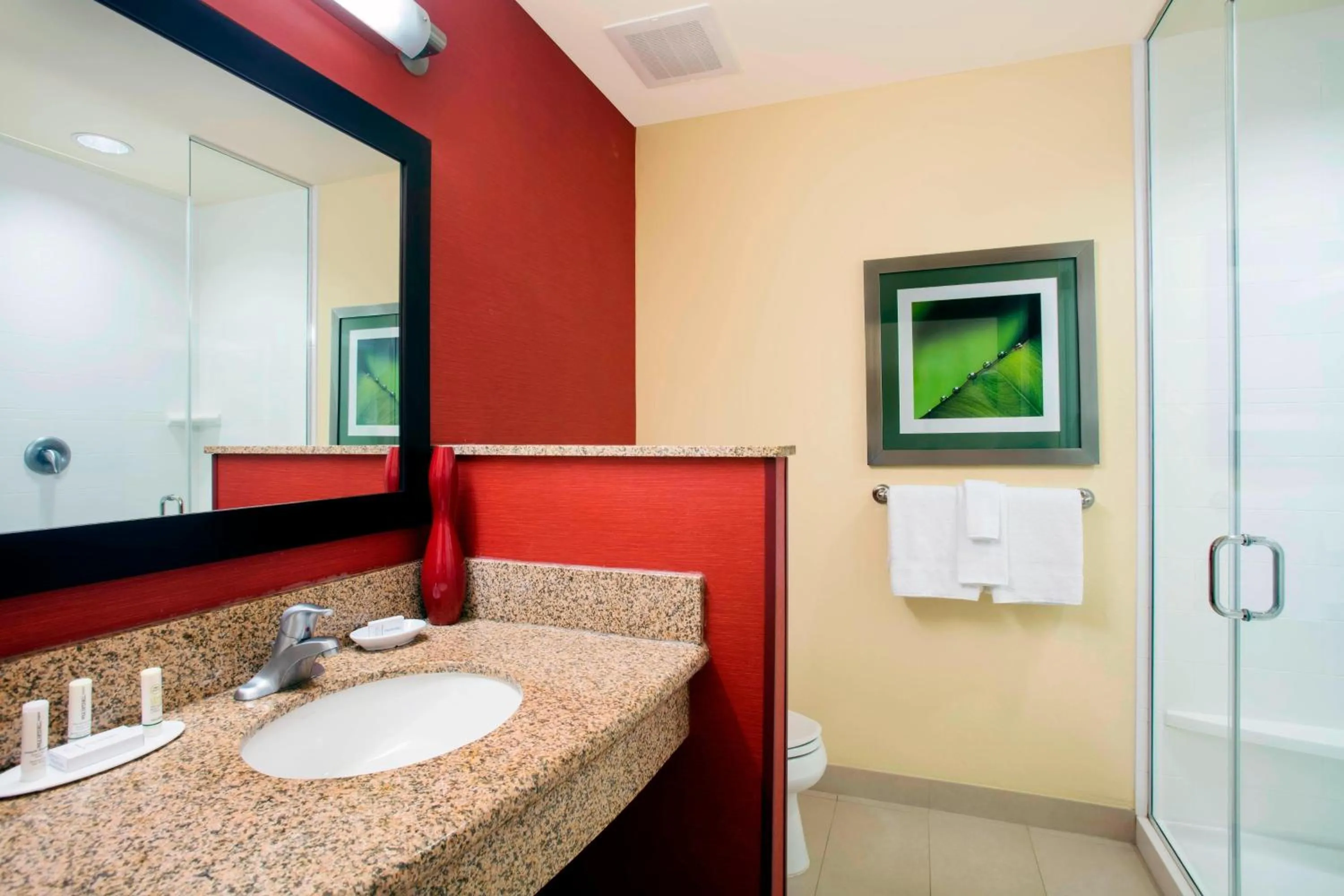 Bathroom in Courtyard by Marriott Miami Homestead