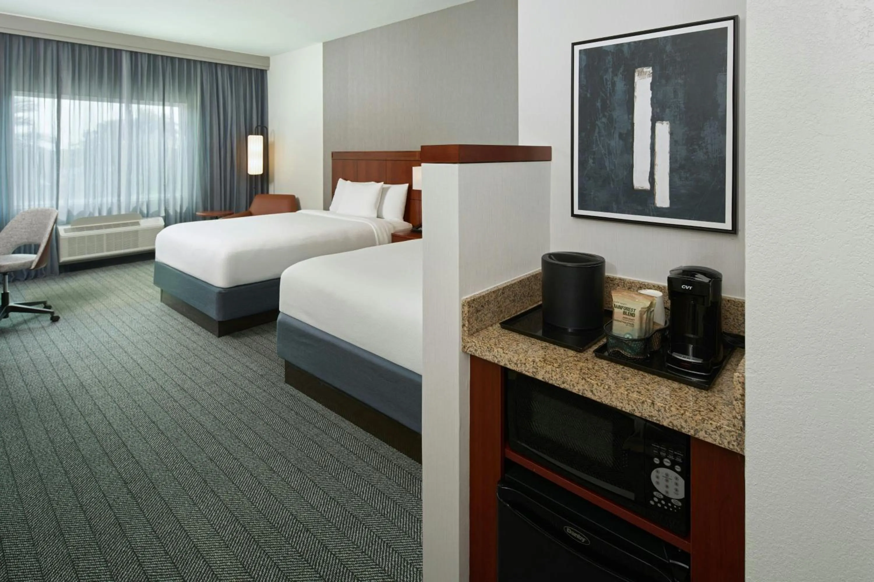 Photo of the whole room, Bed in Courtyard by Marriott Miami Homestead