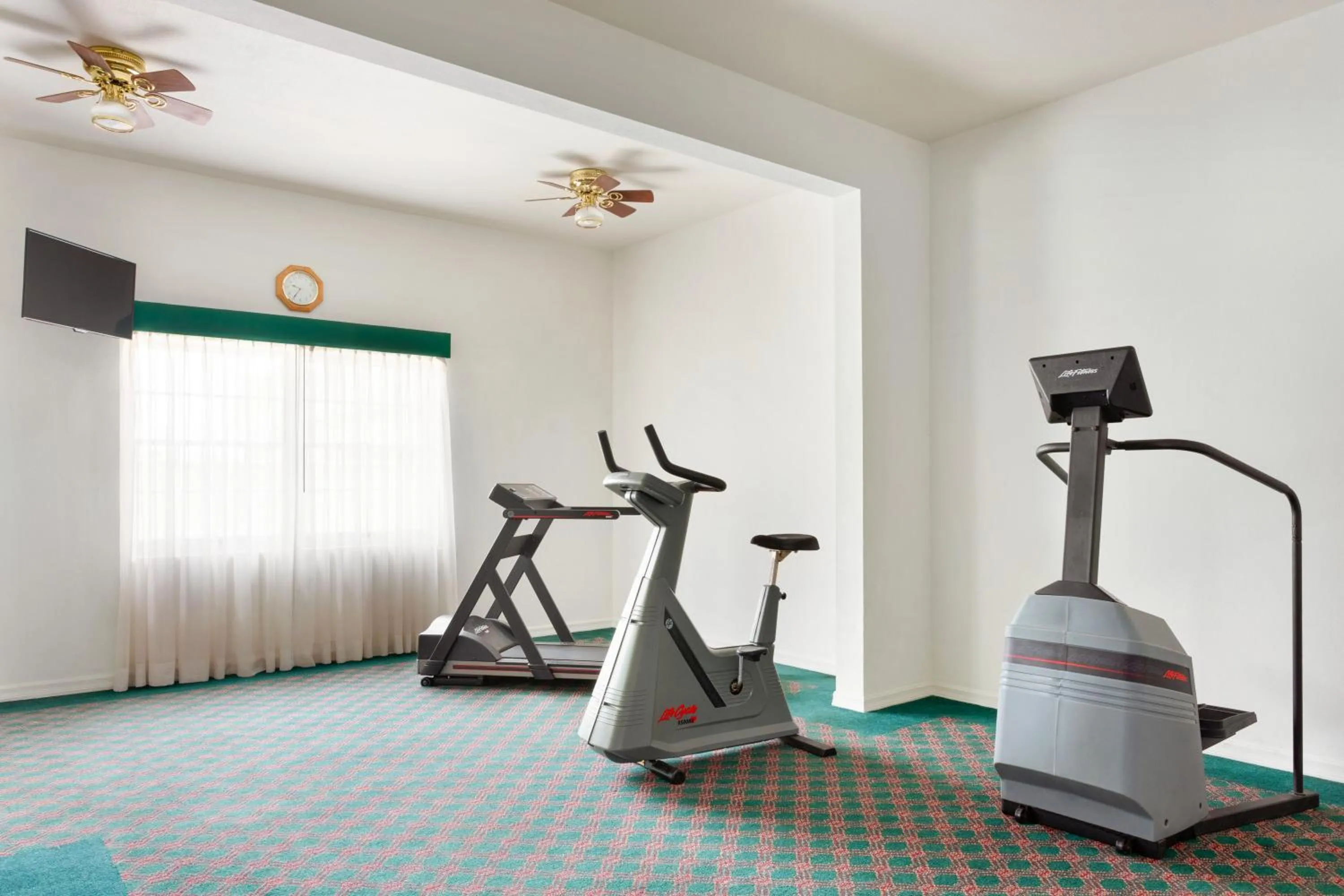 Fitness centre/facilities in Days Inn and Suites by Wyndham Sikeston