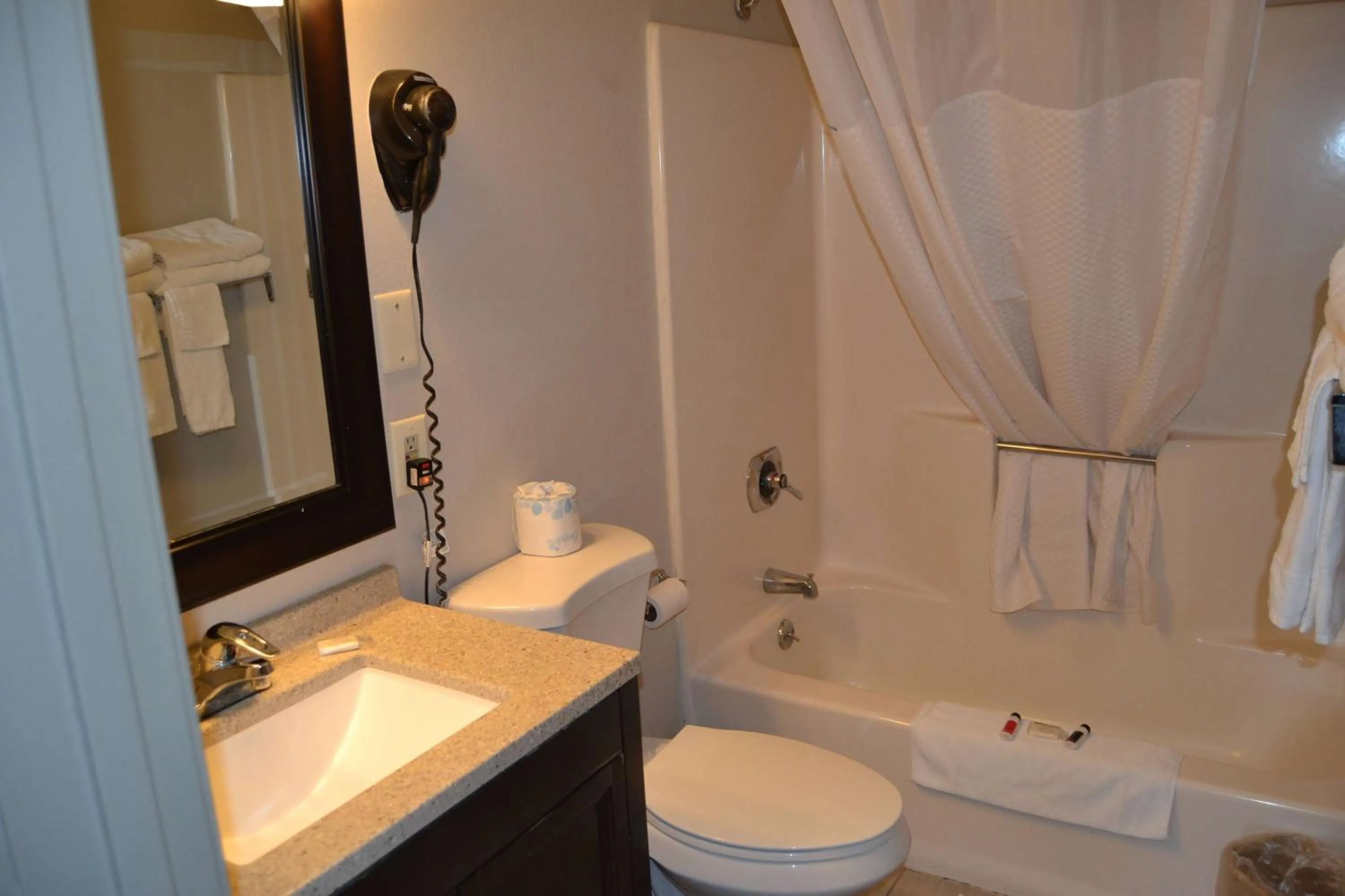 Photo of the whole room in Days Inn and Suites by Wyndham Sikeston