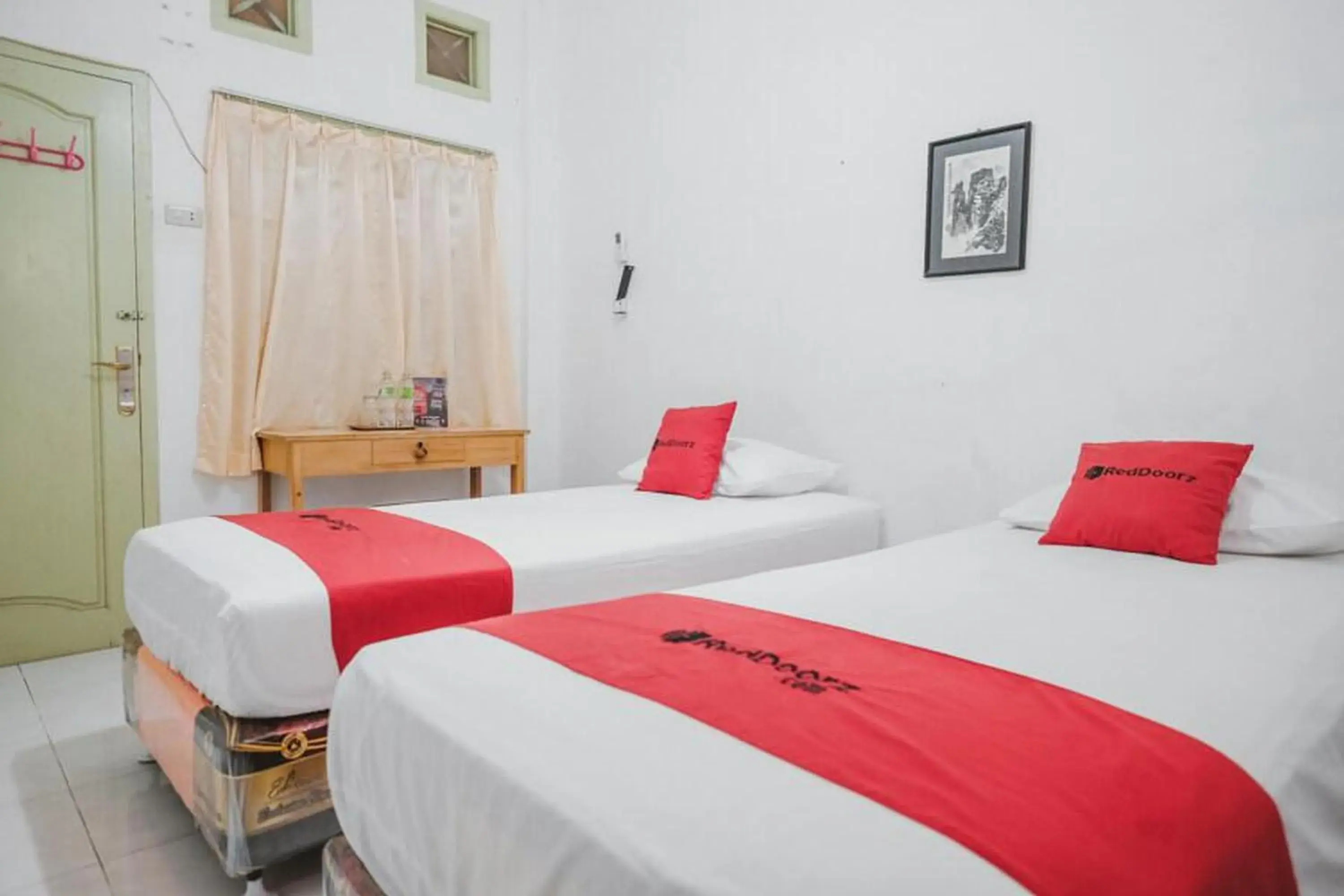Twin Room in RedDoorz near Kartini Mall Lampung Twin Room in RedDoorz near Kartini Mall Lampung