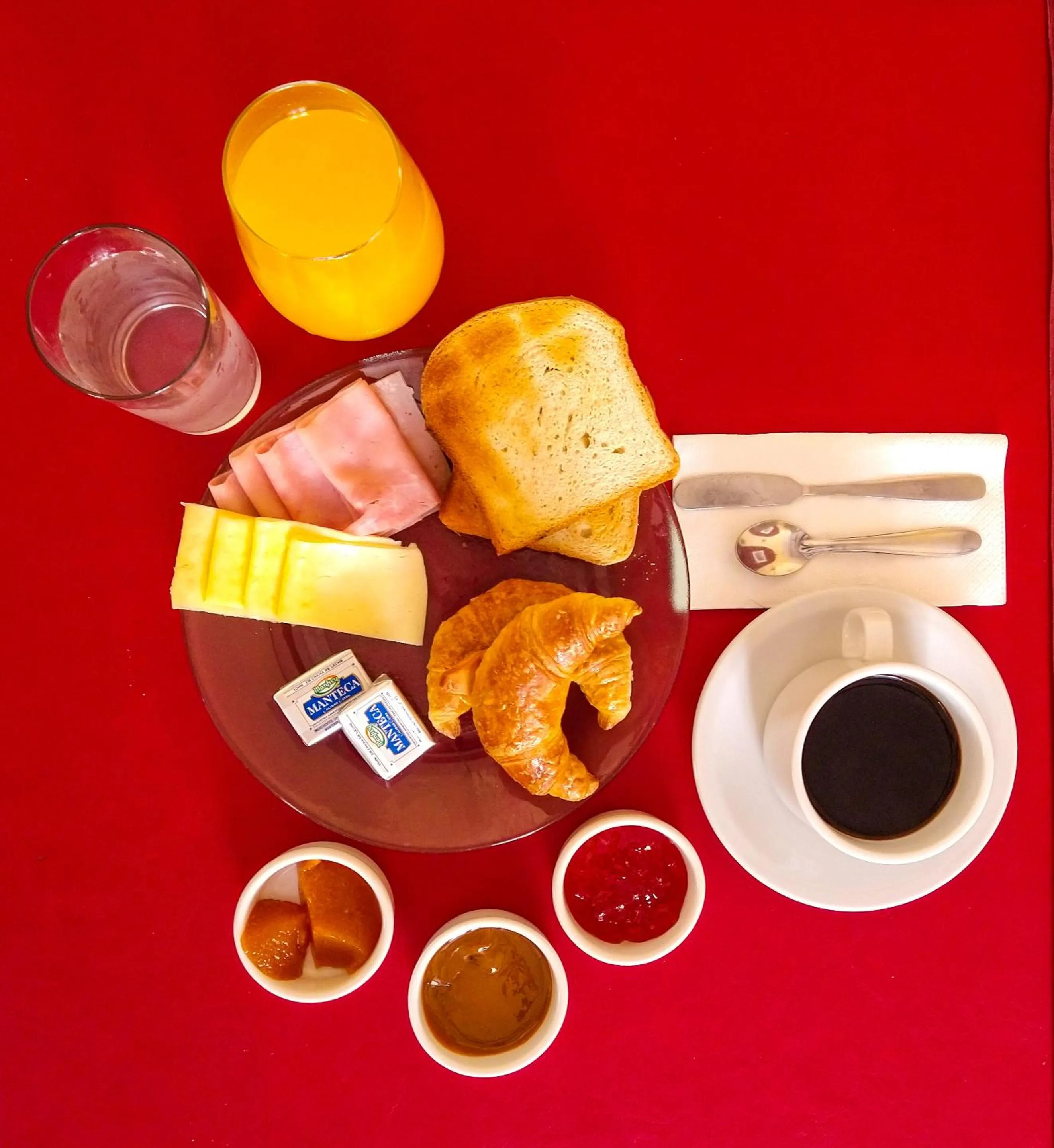 Buffet breakfast in Hotel de la Linda