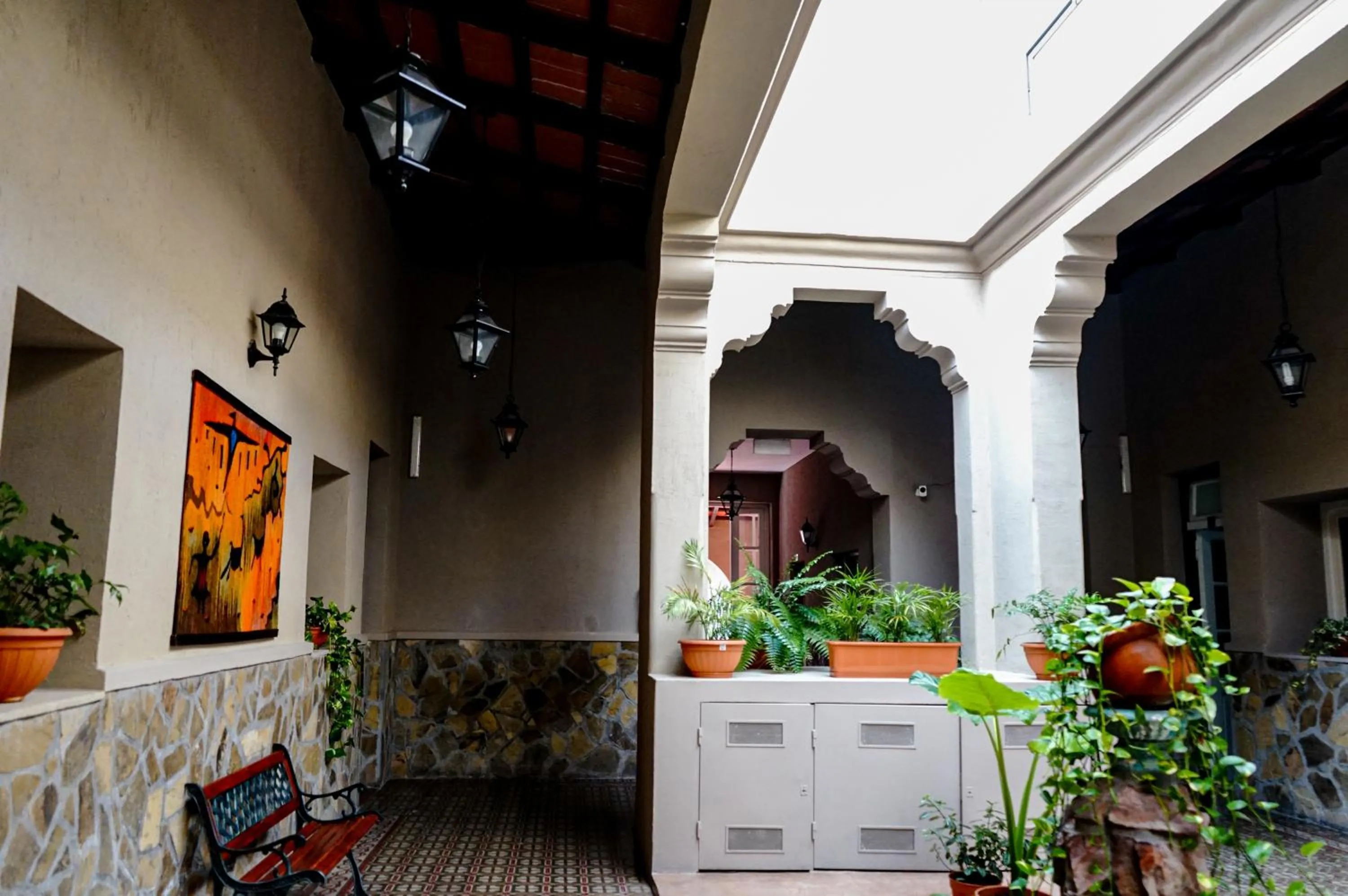 Inner courtyard view in Hotel de la Linda