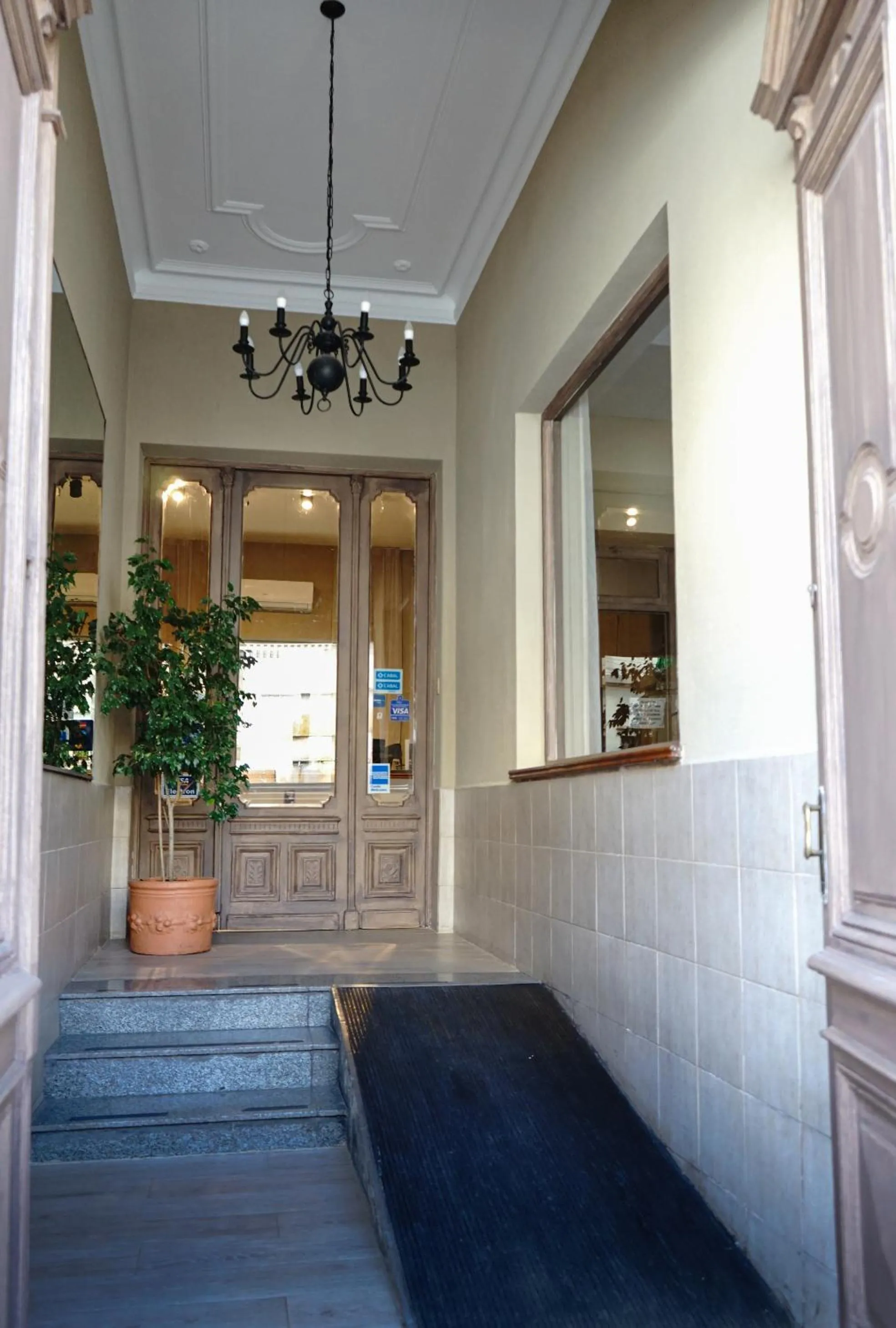 Facade/entrance in Hotel de la Linda