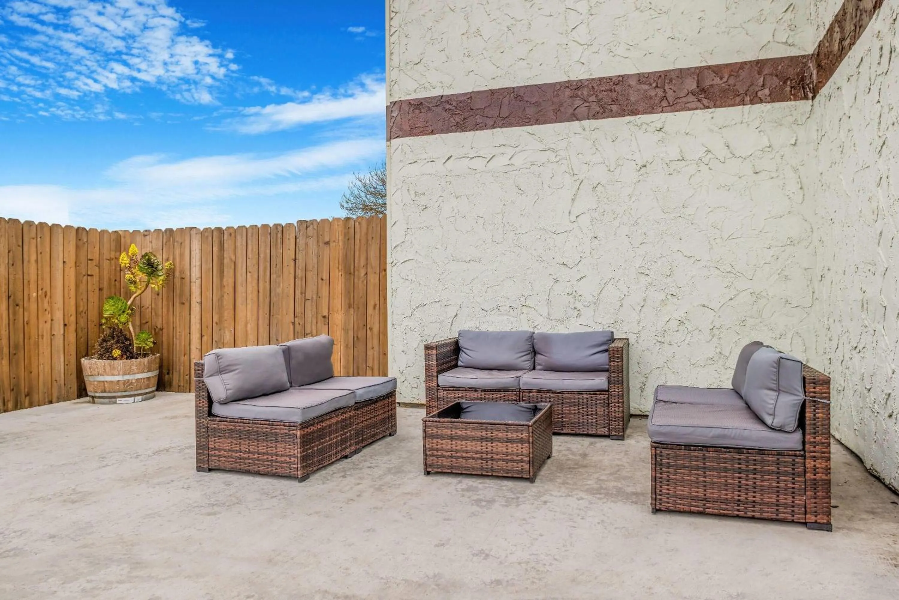 Inner courtyard view in Super 8 by Wyndham Arcata