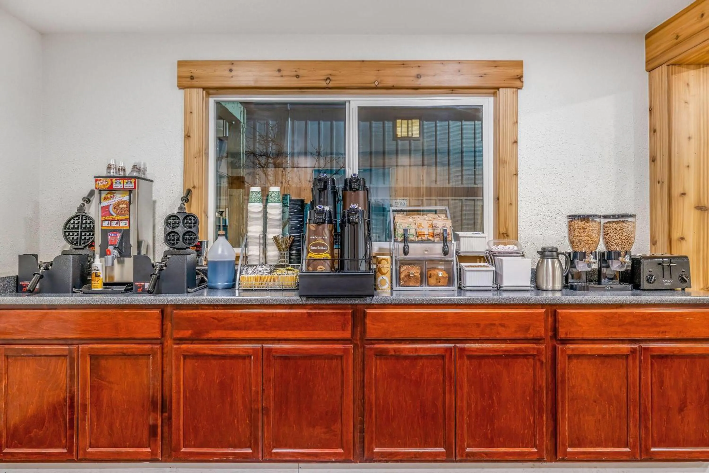 Restaurant/places to eat in Super 8 by Wyndham Arcata