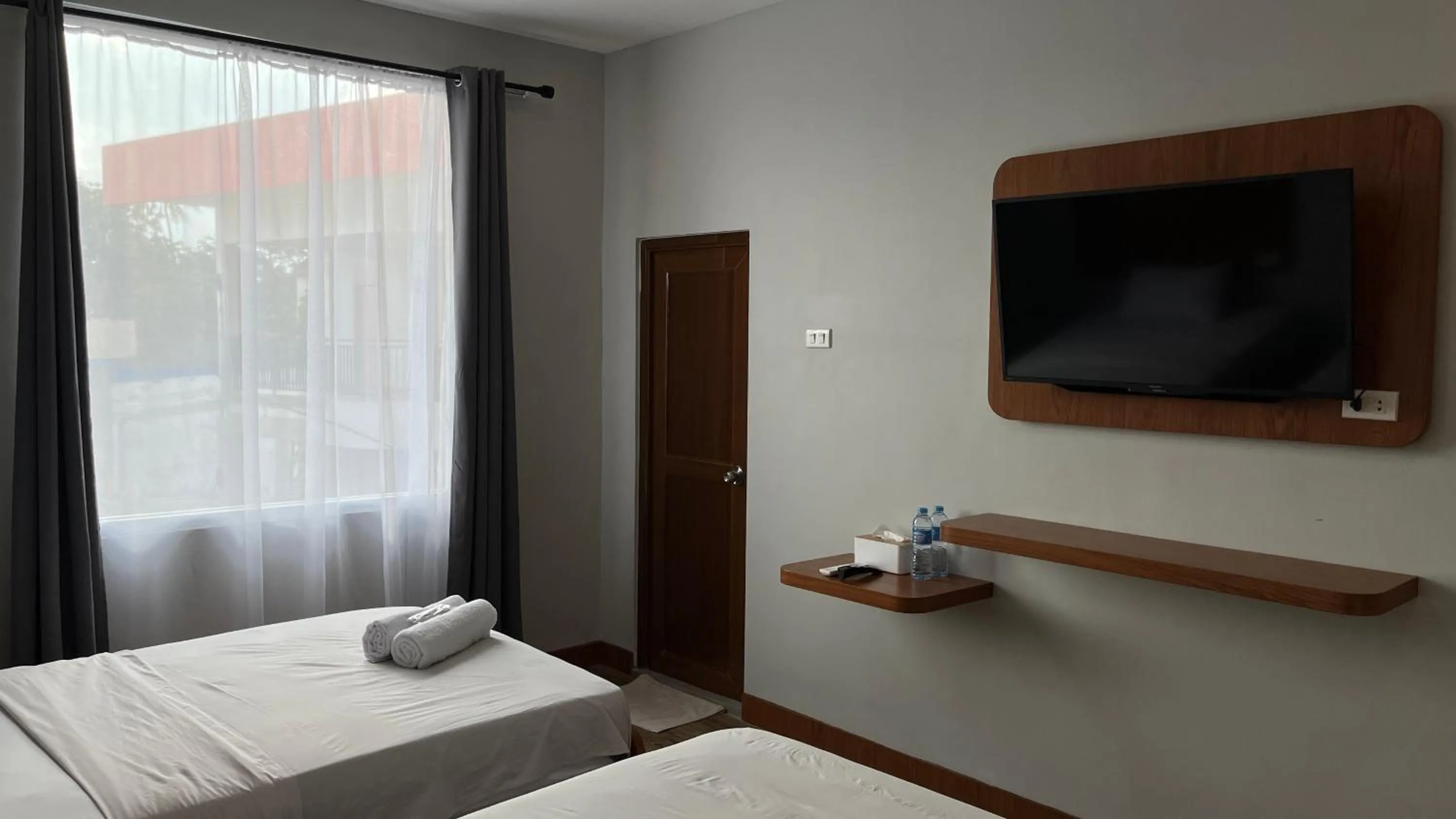 Bedroom, TV/Entertainment Center in RedDoorz @ Jalan Diponegoro Lampung