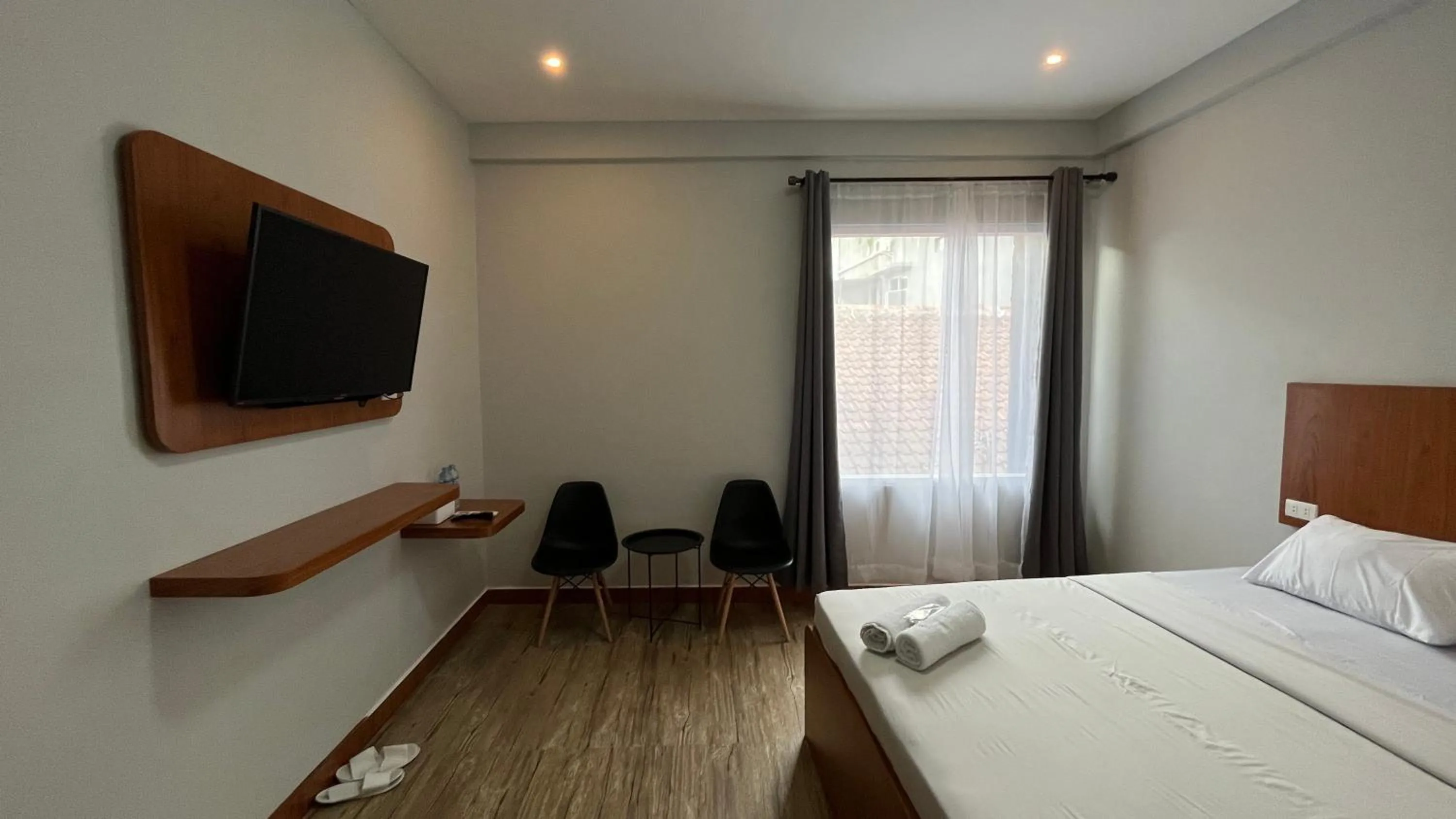 Bedroom, TV/Entertainment Center in RedDoorz @ Jalan Diponegoro Lampung