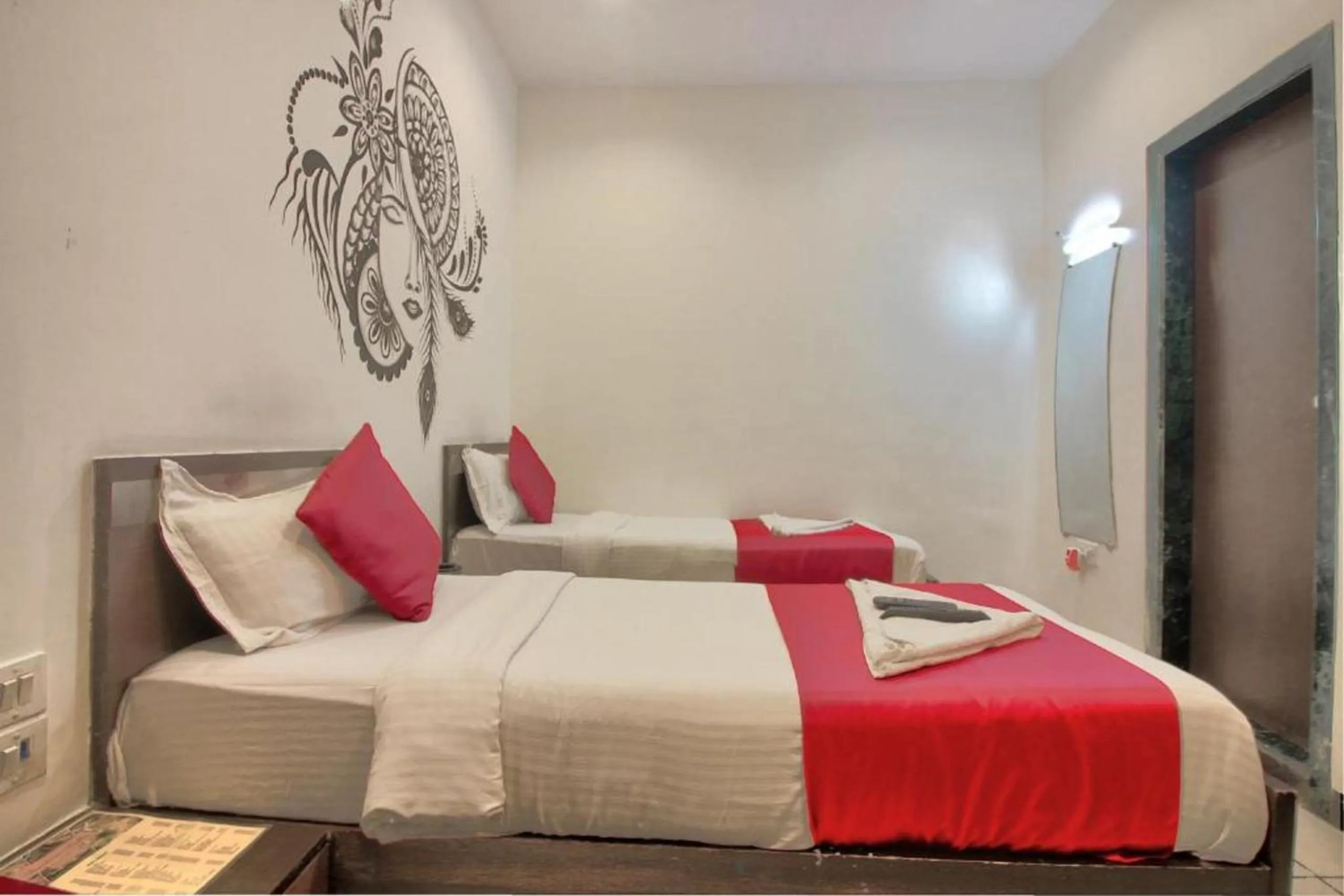 Bedroom, Bed in Hotel Sunshine Airport