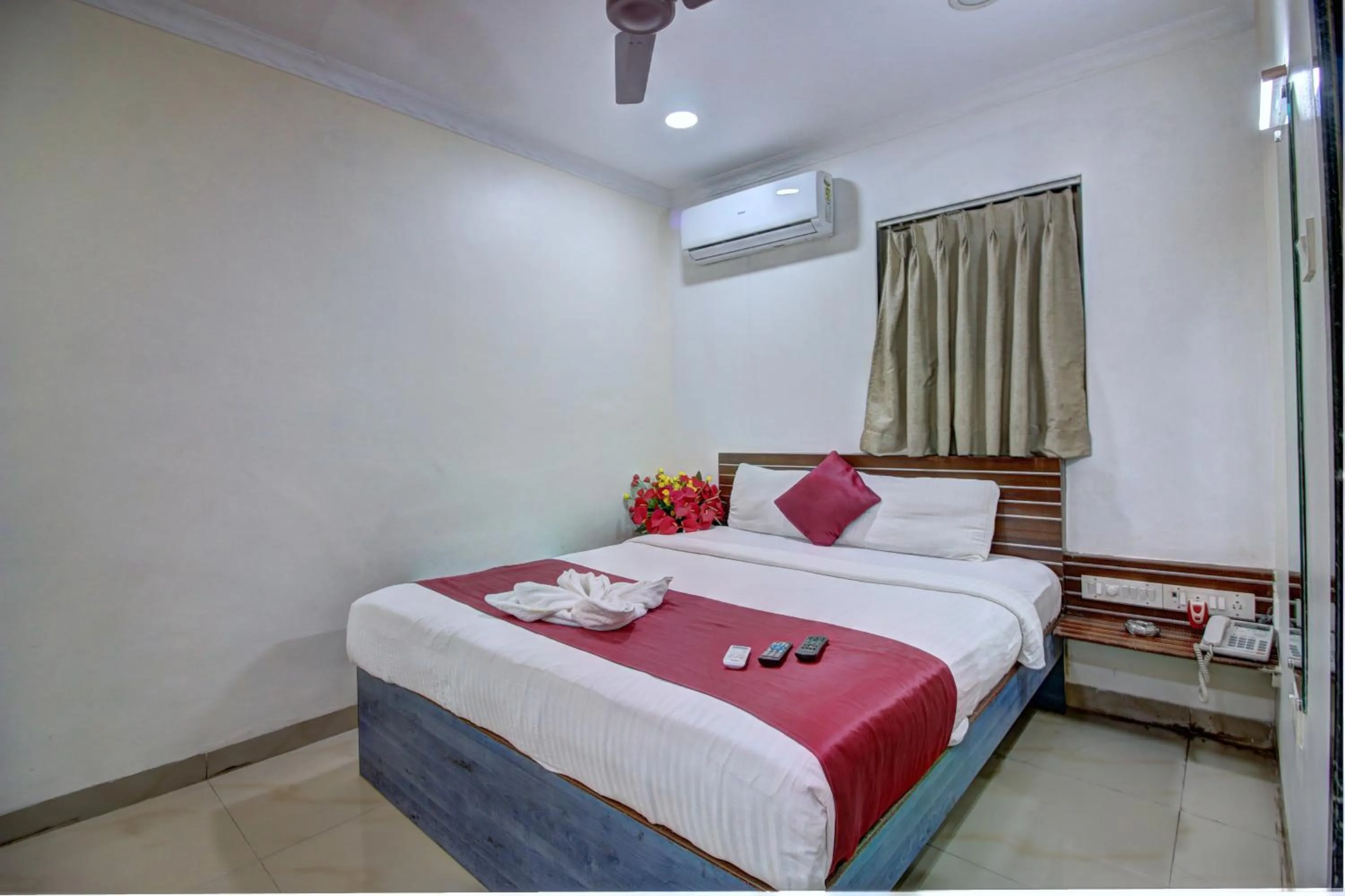 Bedroom, Bed in Hotel Sunshine Airport