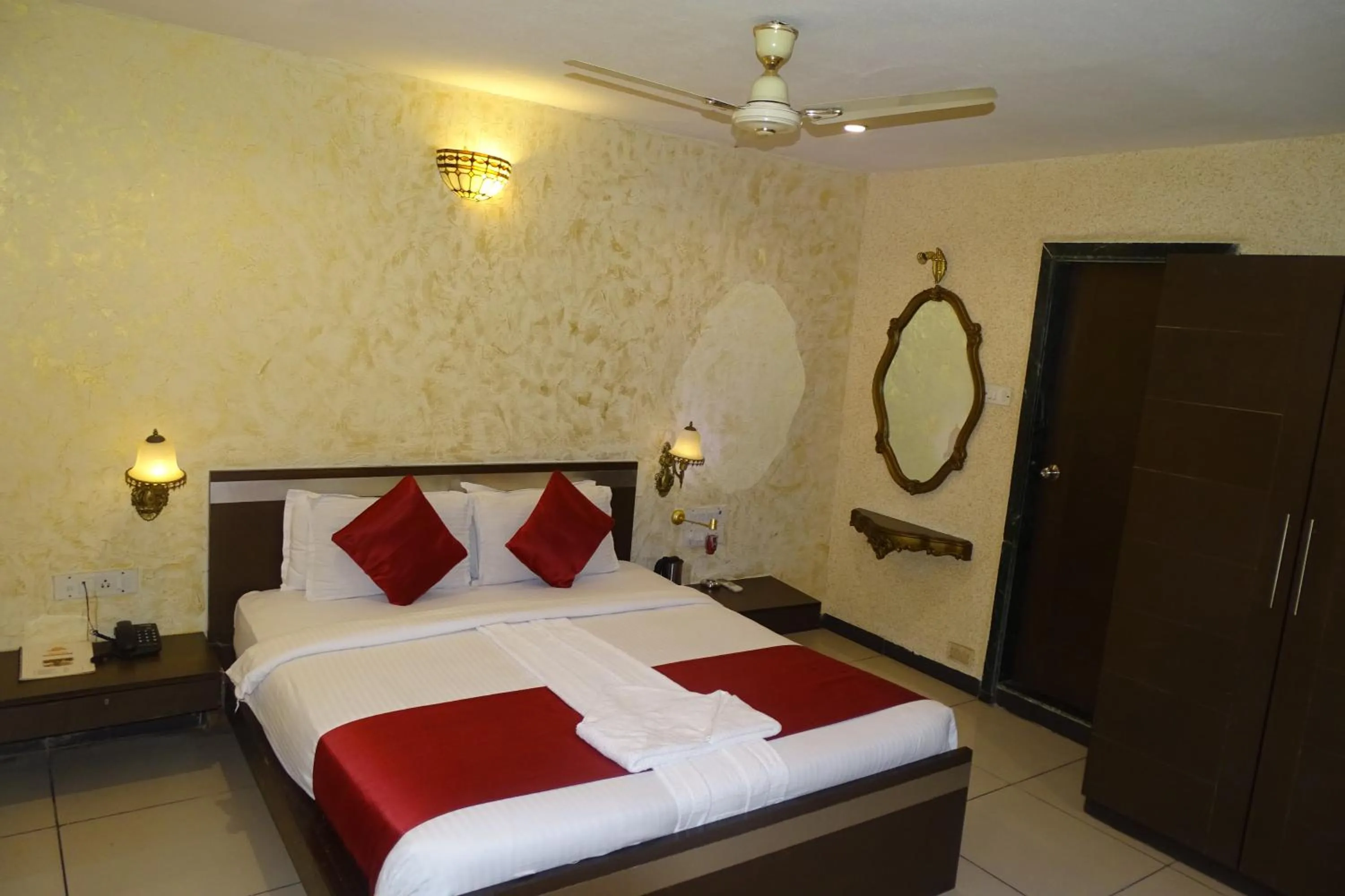 Bed in Hotel Sunshine Airport