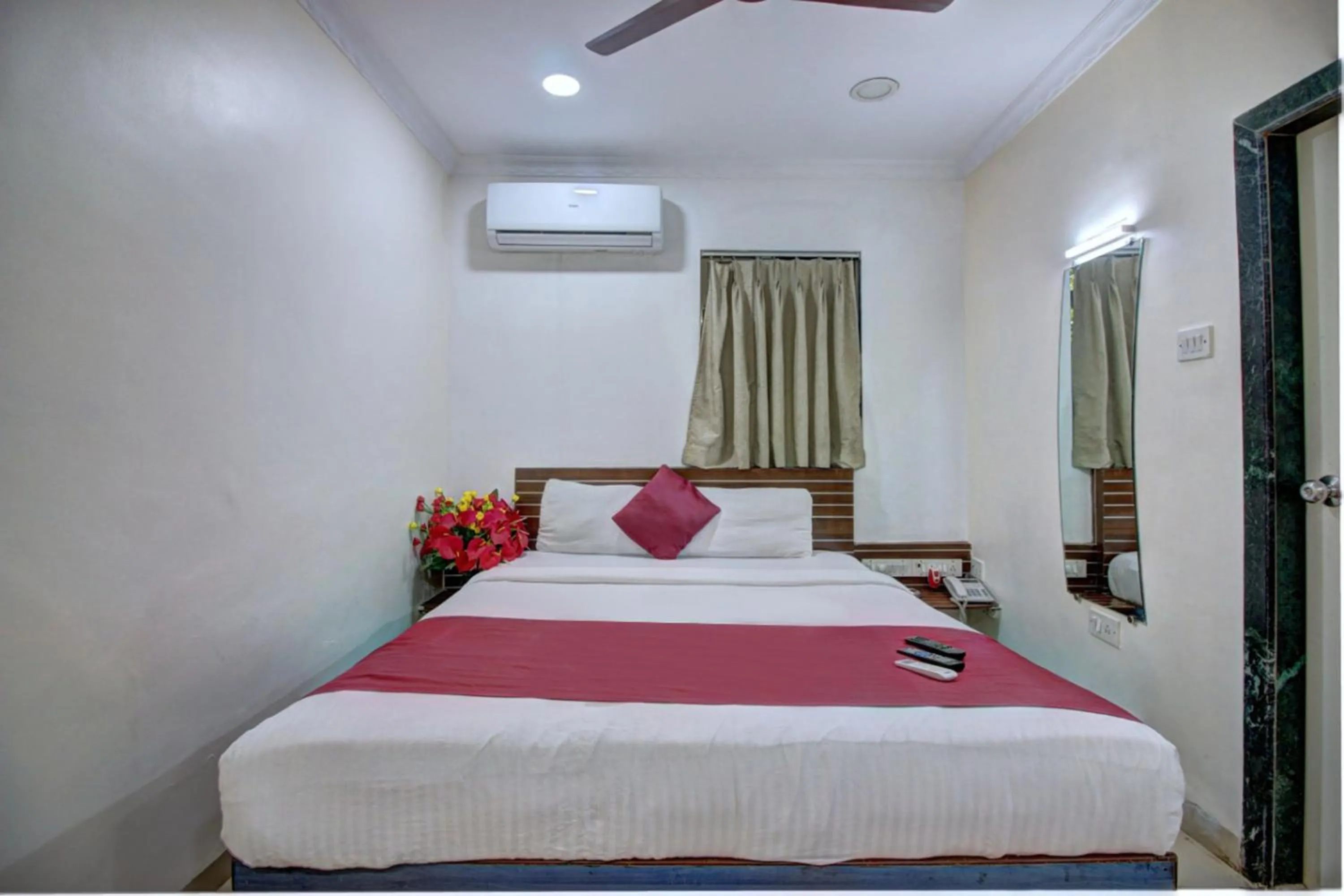 Bed in Hotel Sunshine Airport