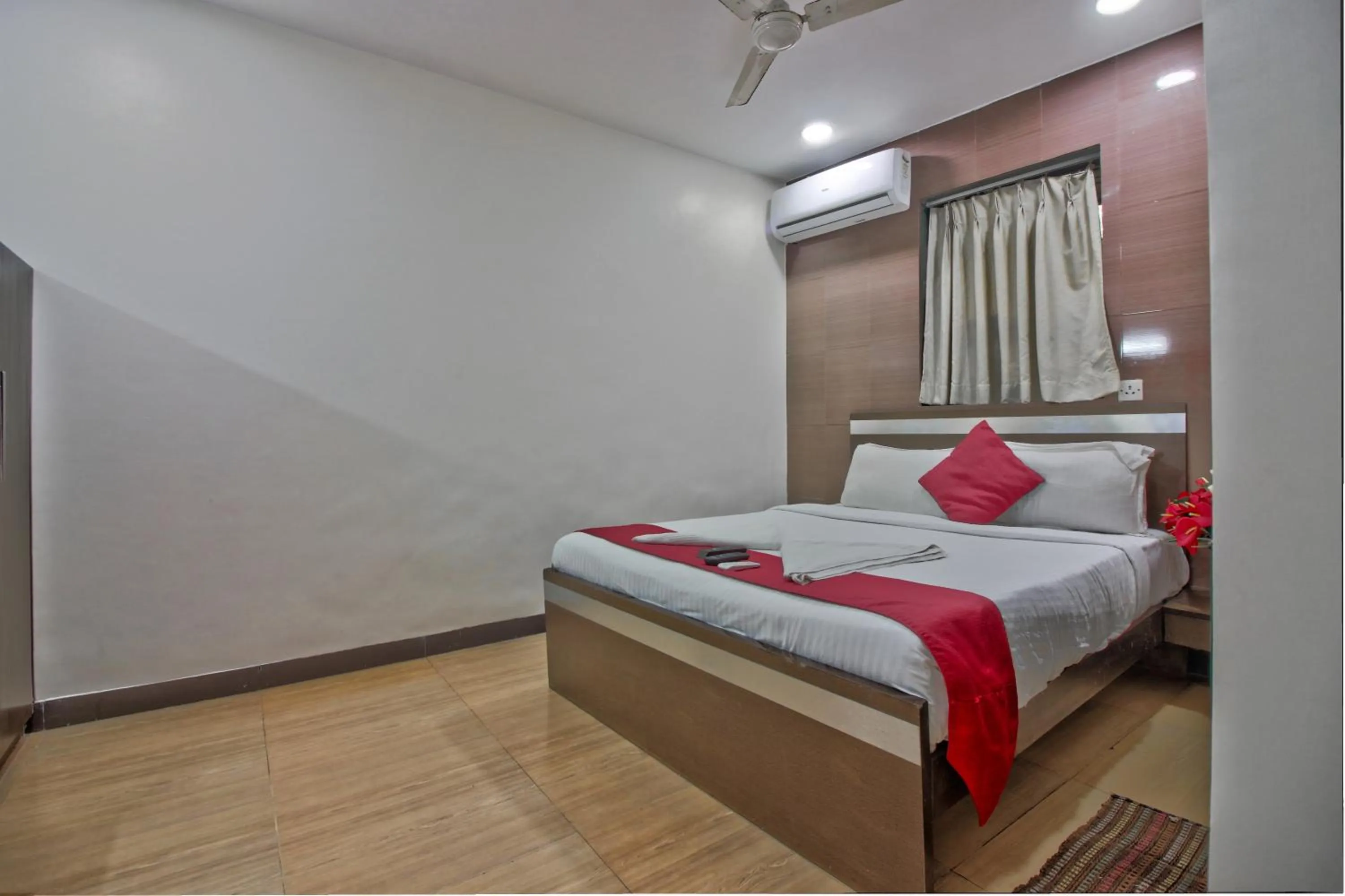 Bedroom, Bed in Hotel Sunshine Airport