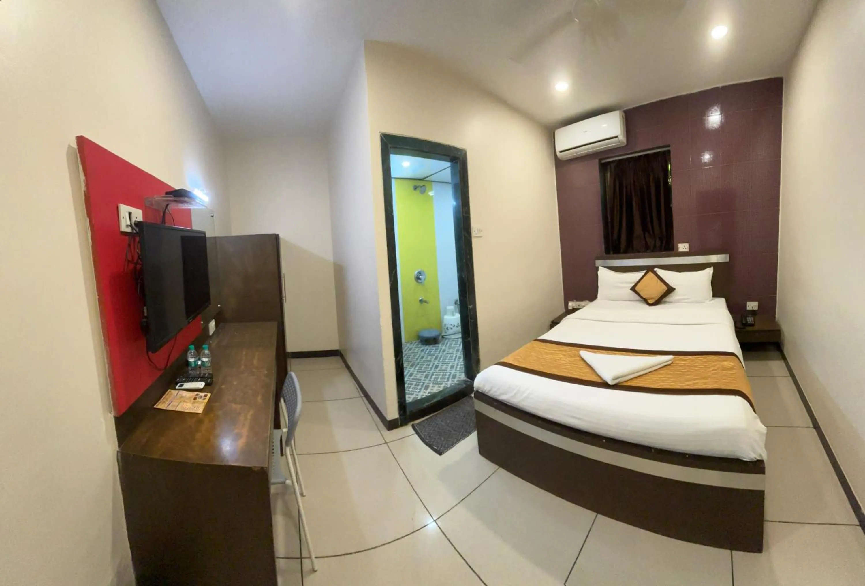 TV and multimedia, Bed in Hotel Sunshine Airport