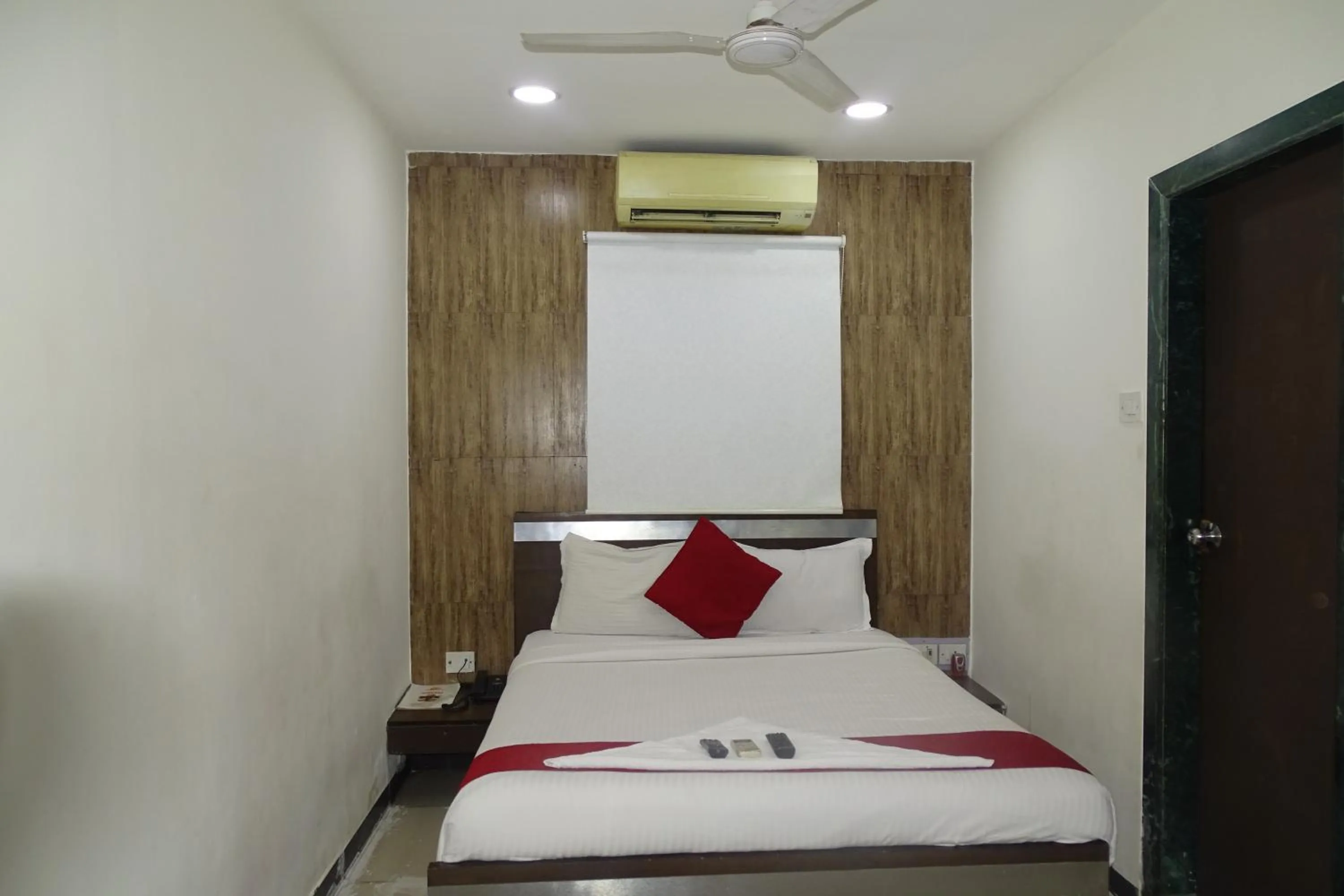 Bedroom, Bed in Hotel Sunshine Airport