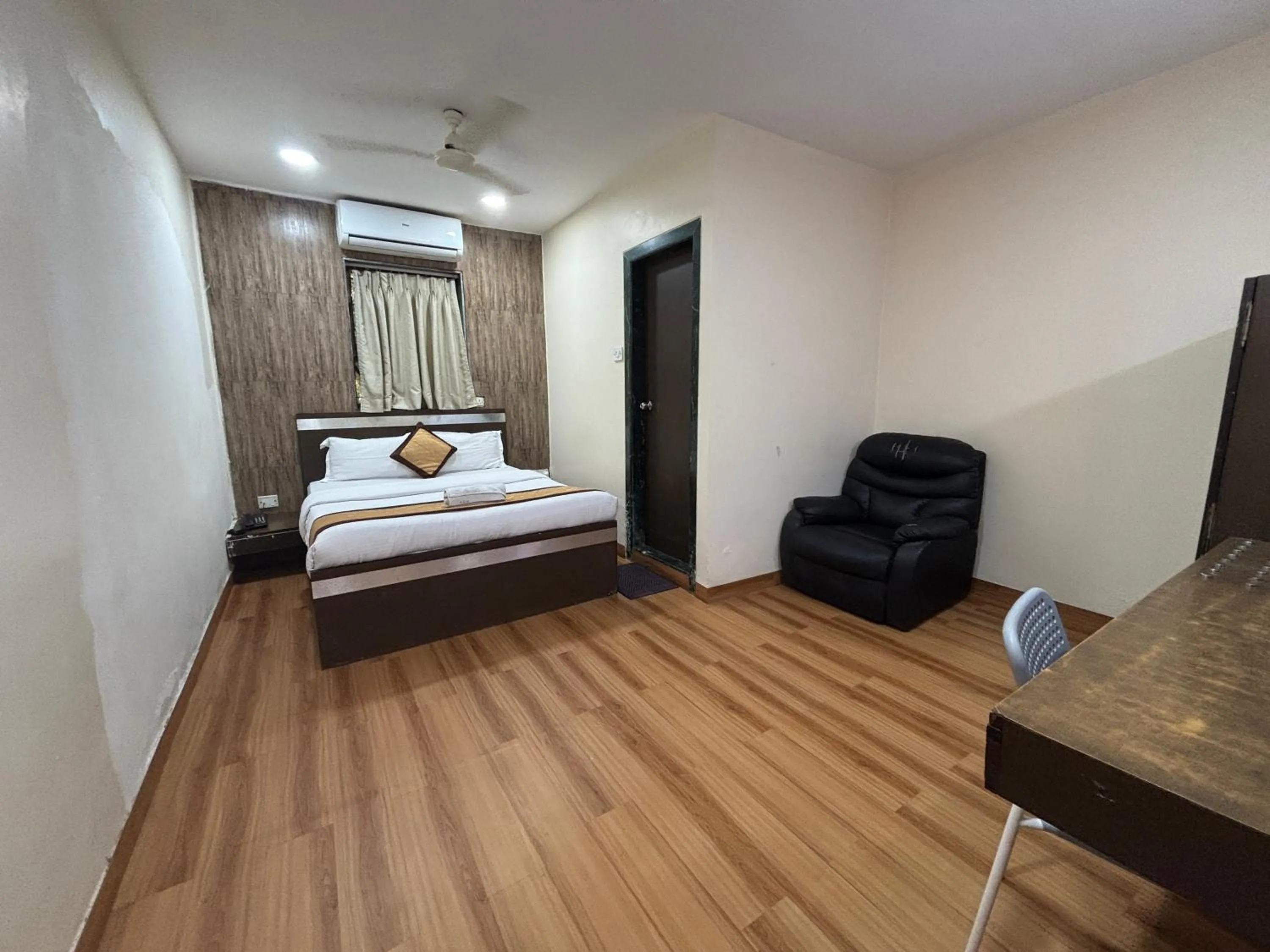 Bedroom, Bed in Hotel Sunshine Airport