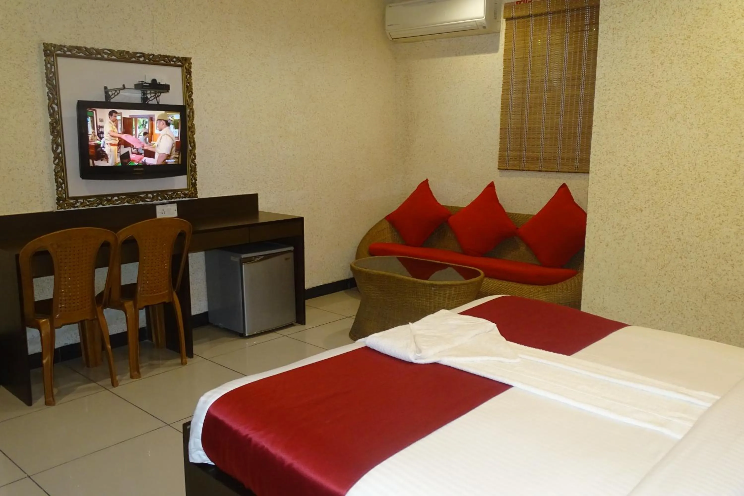 Photo of the whole room, Bed in Hotel Sunshine Airport