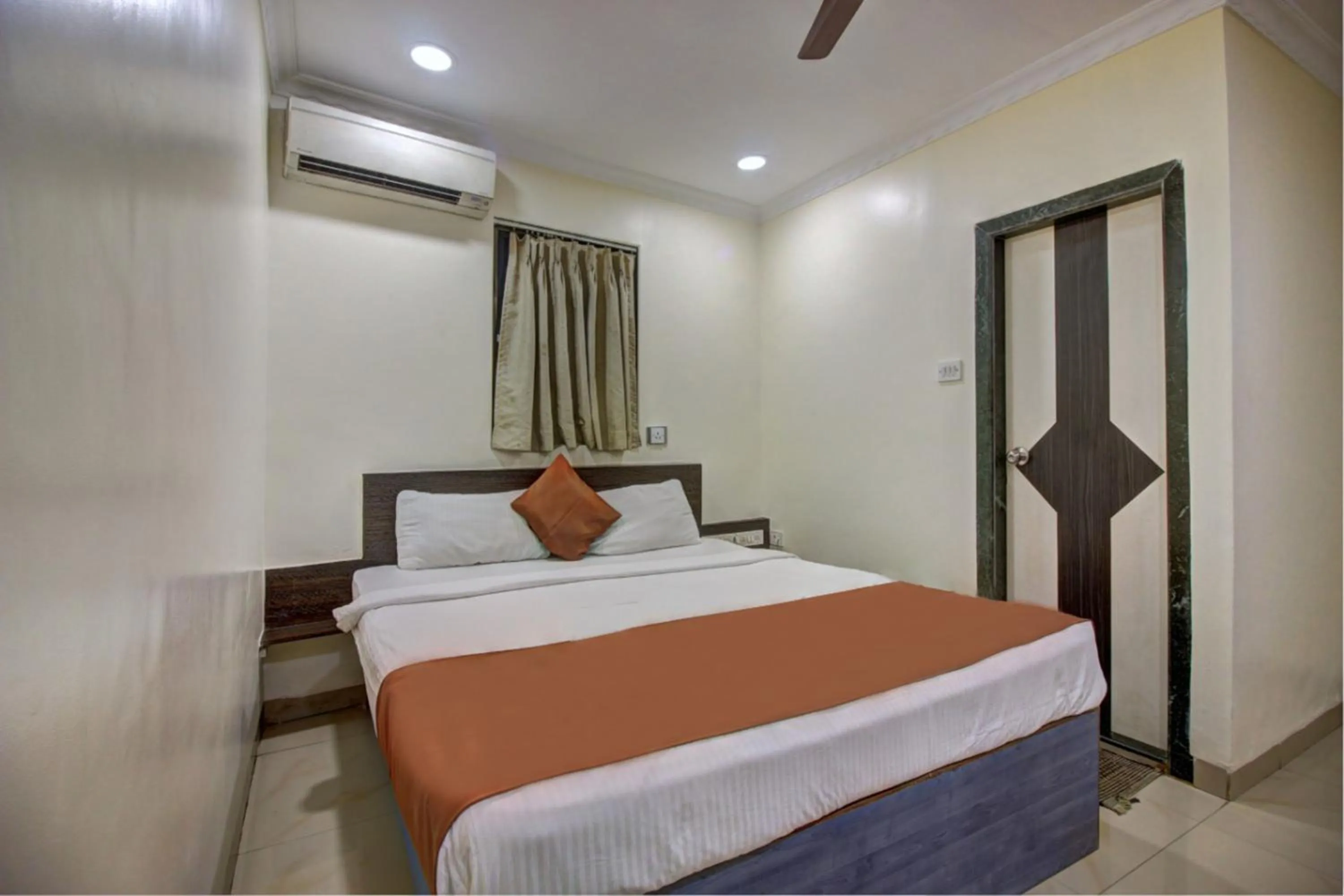 Bed in Hotel Sunshine Airport