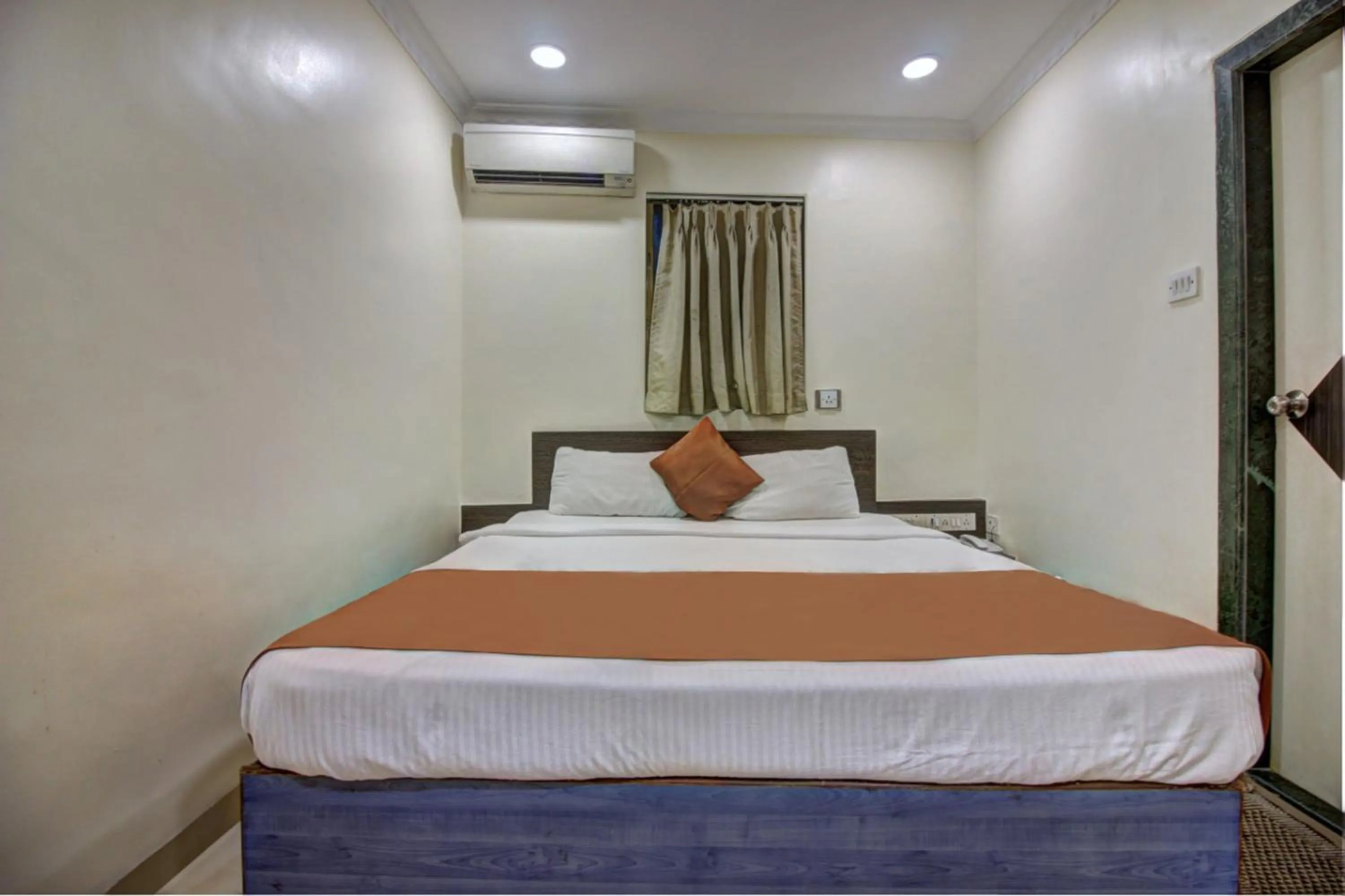 Bed in Hotel Sunshine Airport