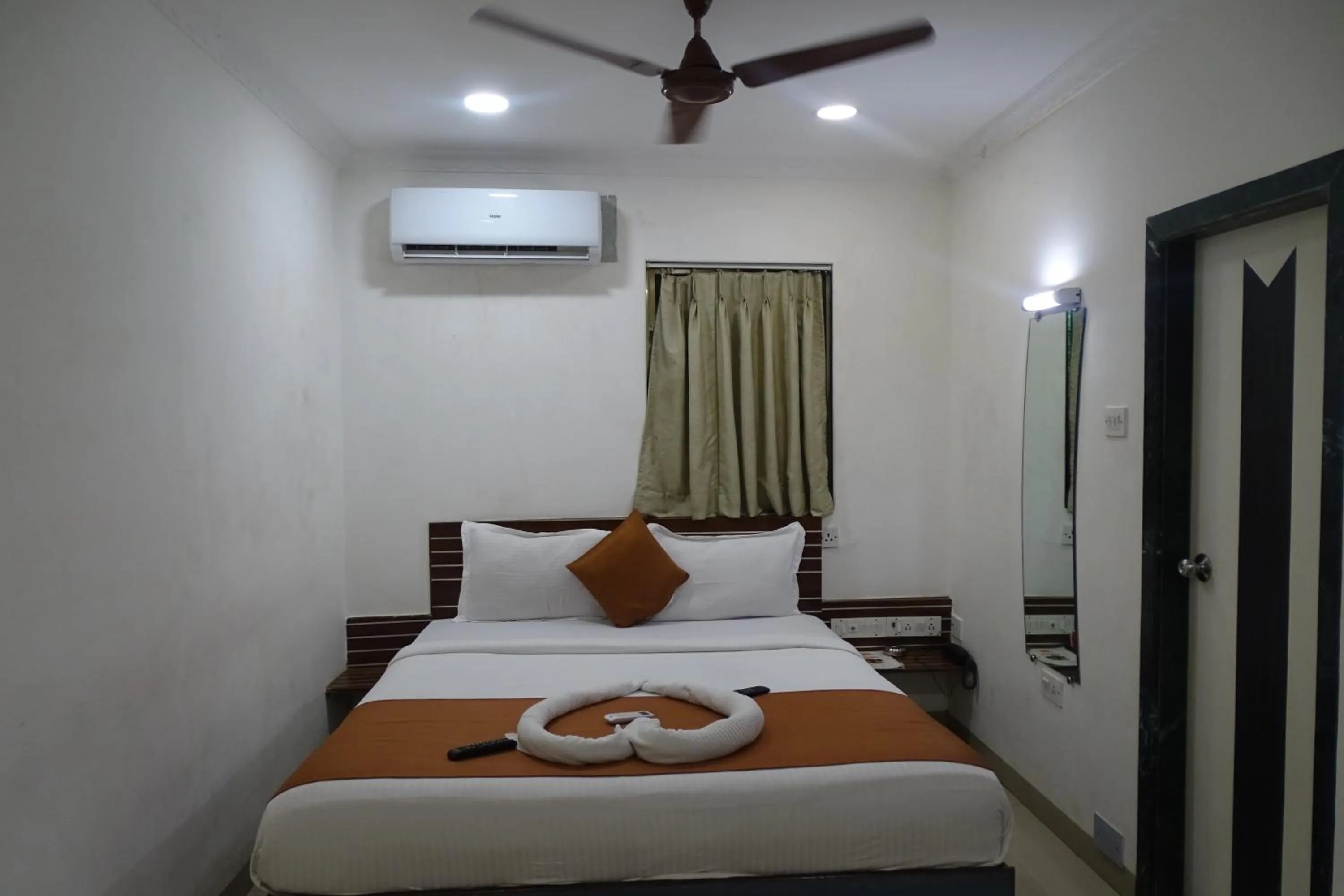 Bed in Hotel Sunshine Airport