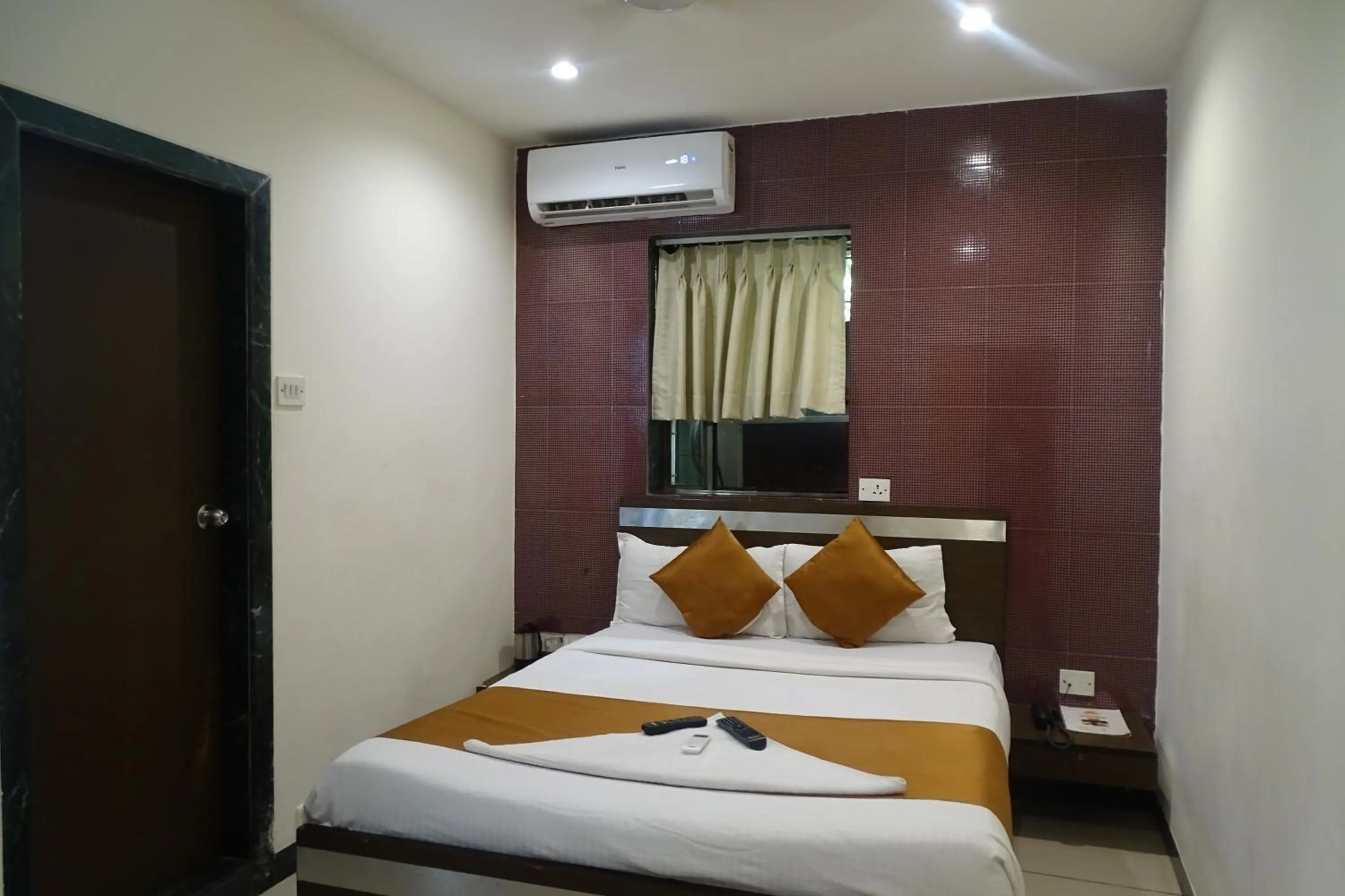 Bed in Hotel Sunshine Airport