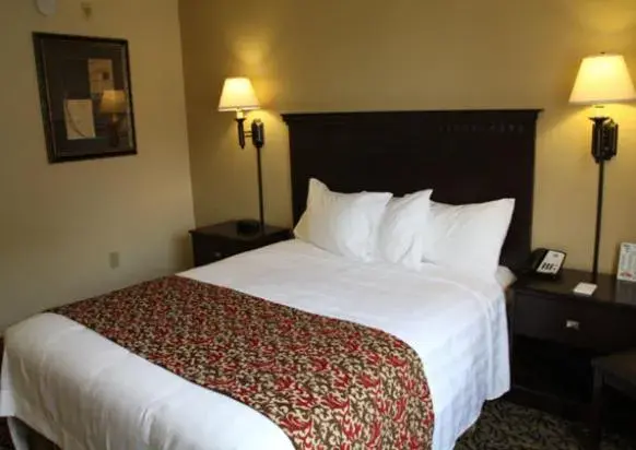 Queen Room in Valley Inn Sanford Medical Center Queen Room in Valley Inn Sanford Medical Center