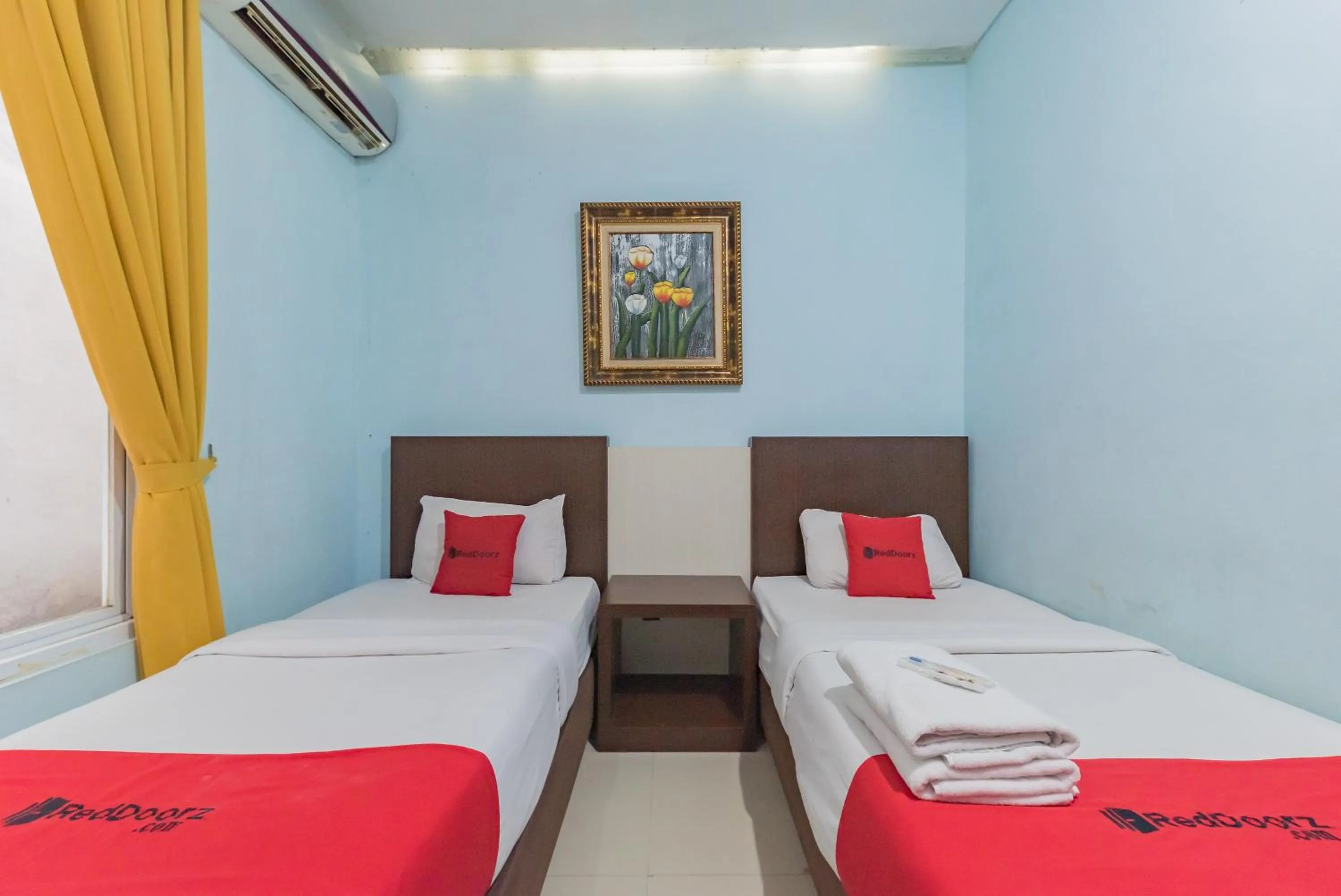 Bedroom, Bed in RedDoorz at La Mega near Pasar Pagi Cirebon