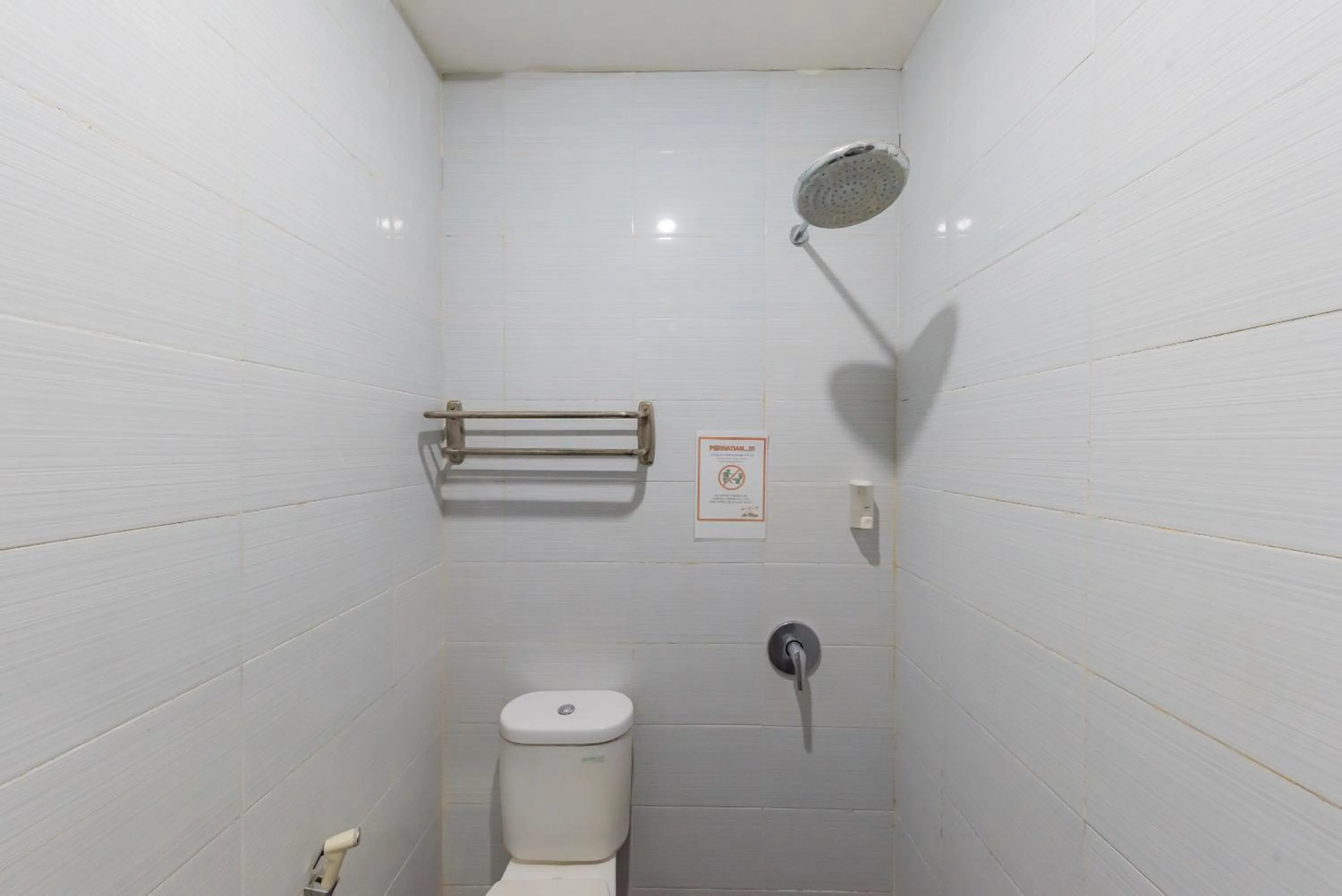 Bathroom in RedDoorz at La Mega near Pasar Pagi Cirebon