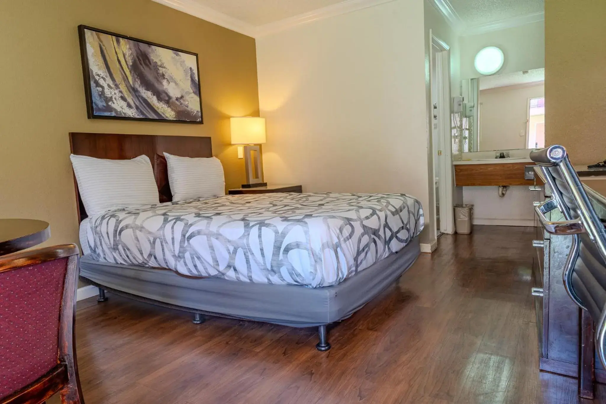 Queen Room - Non-Smoking in National 9 Inn Queen Room - Non-Smoking in National 9 Inn