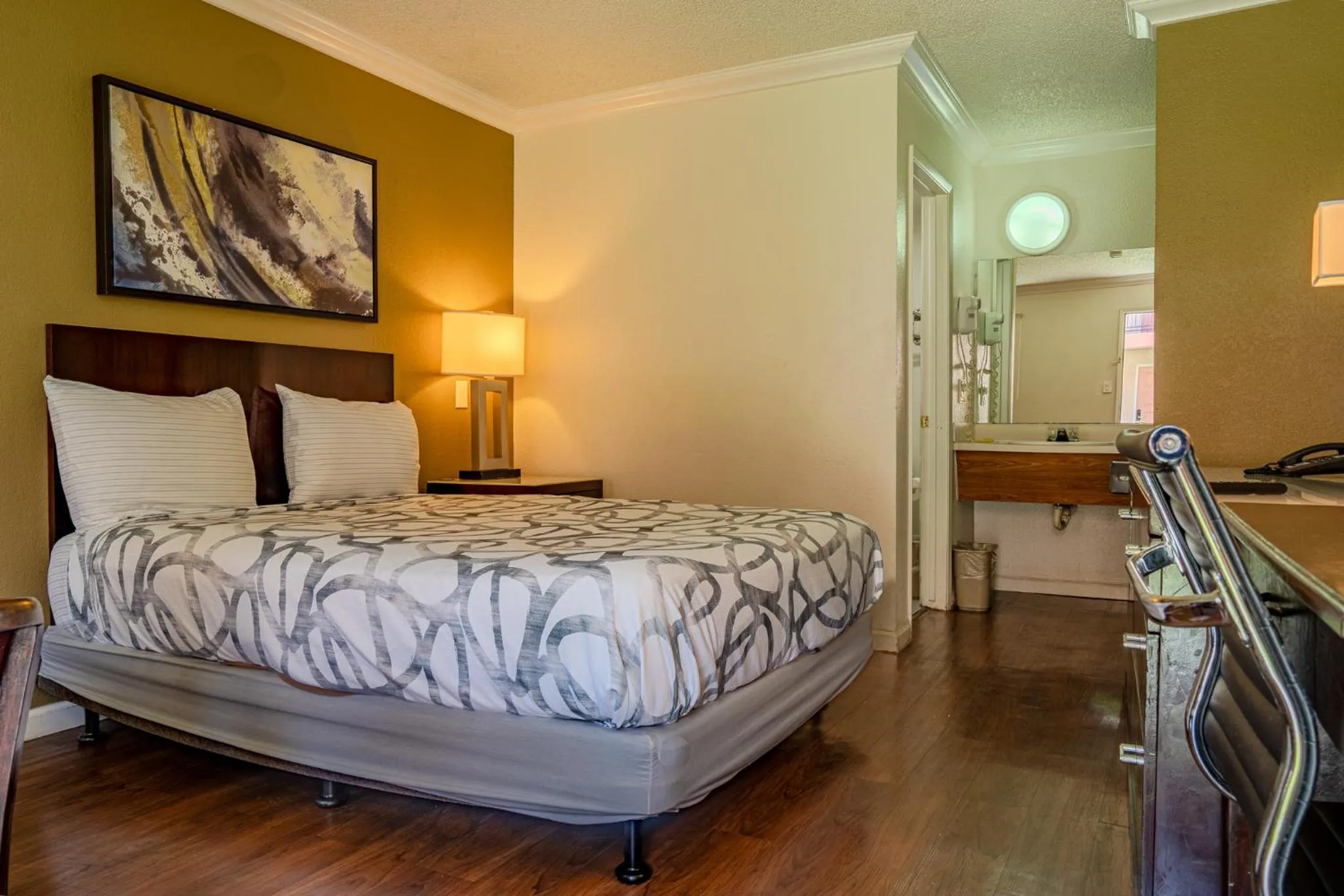 Bed in National 9 Inn