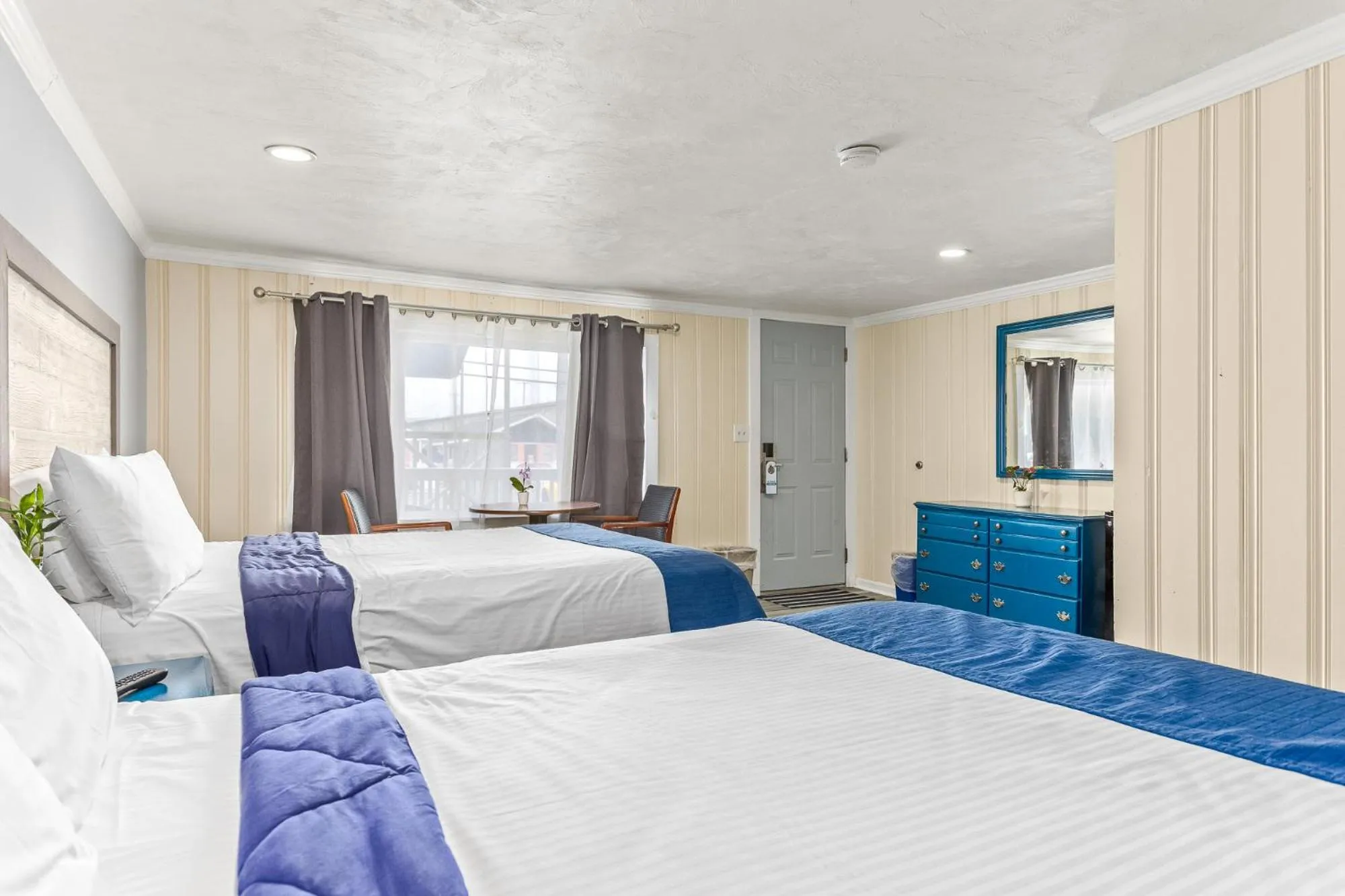 Bed in Tides Motel - Hampton Beach