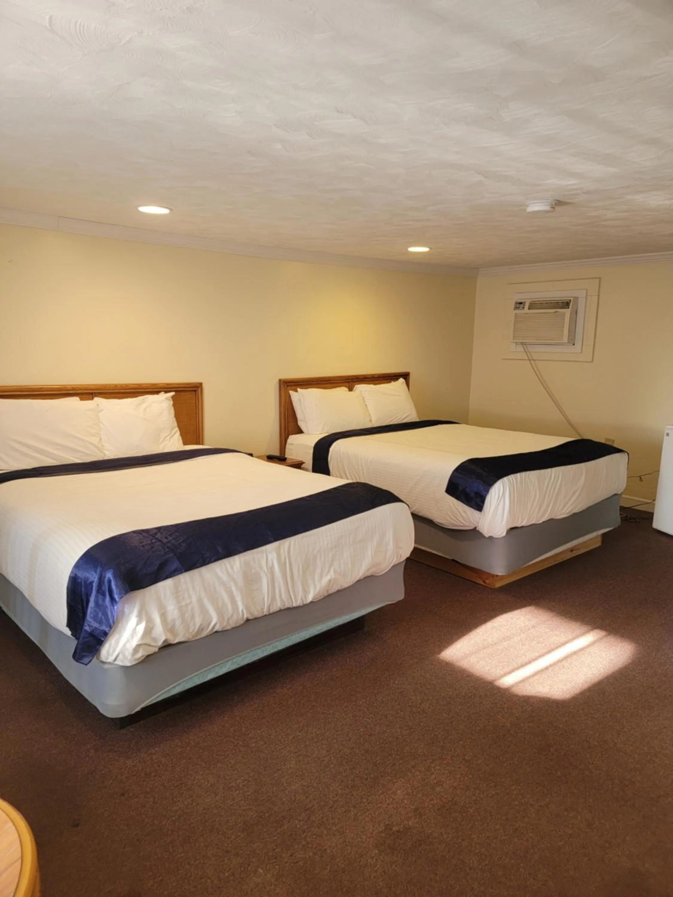 Bed in Tides Motel - Hampton Beach