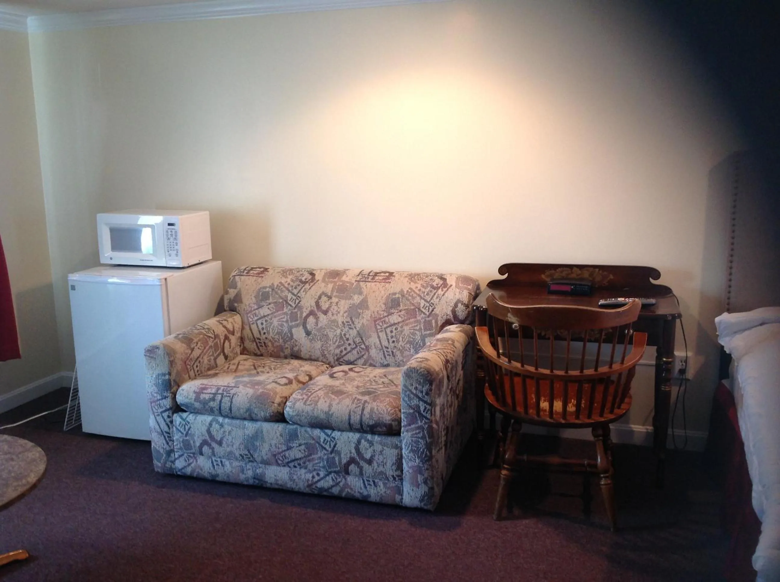 Seating area in Tides Motel - Hampton Beach