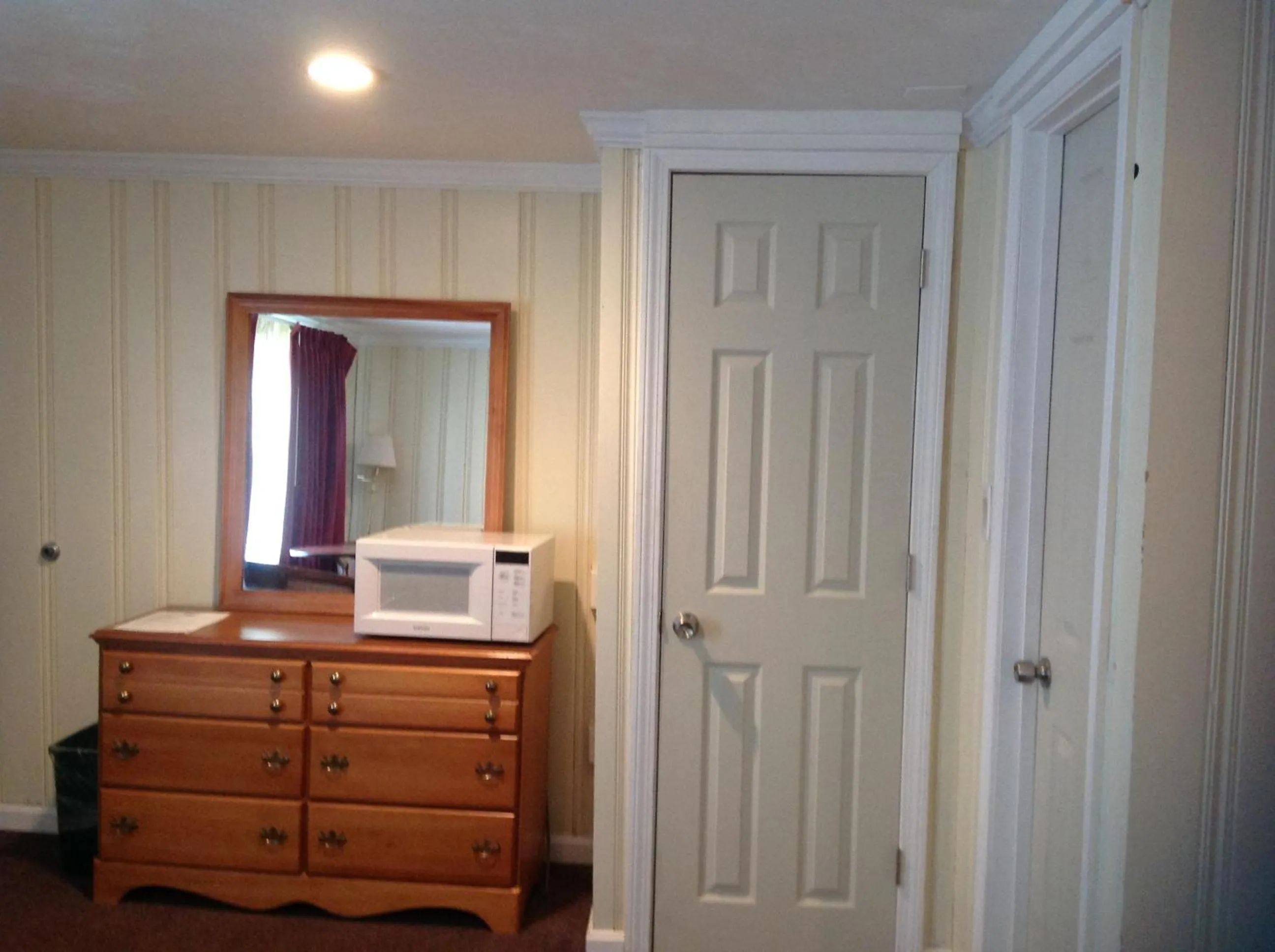 Decorative detail in Tides Motel - Hampton Beach