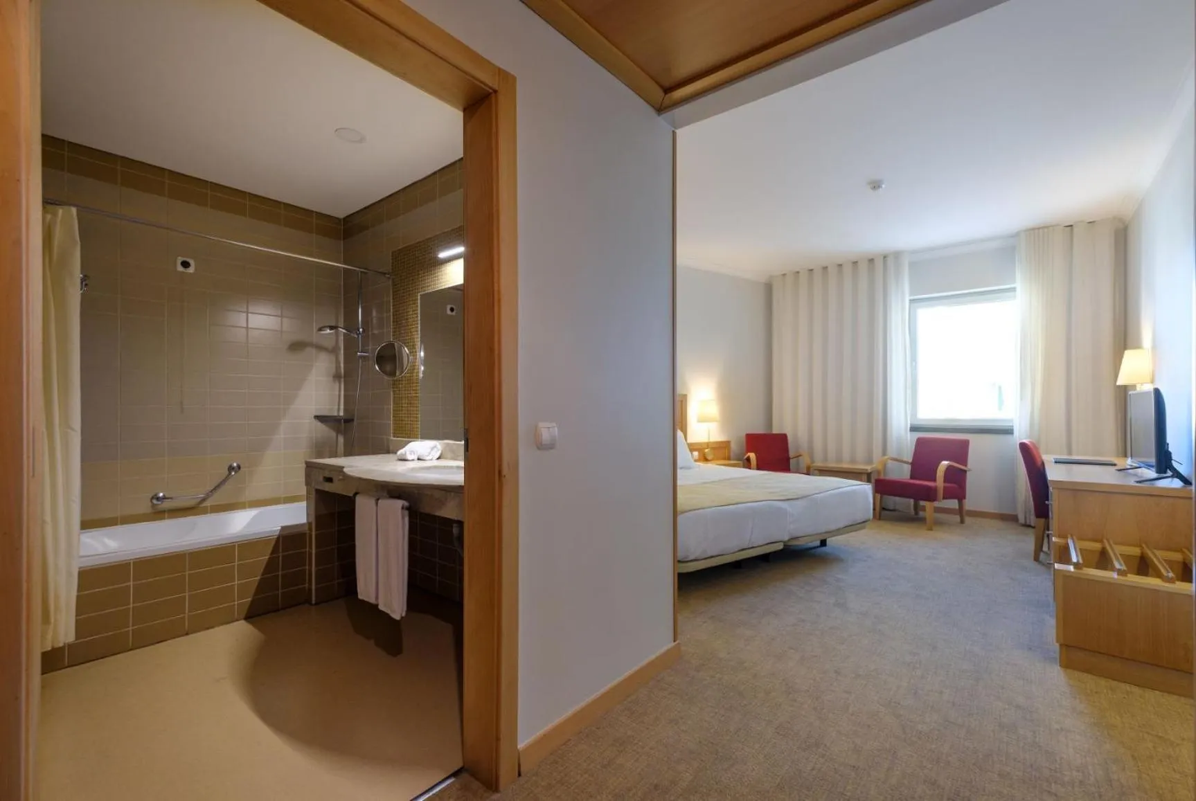 Bathroom, Bed in Hotel Santa Maria