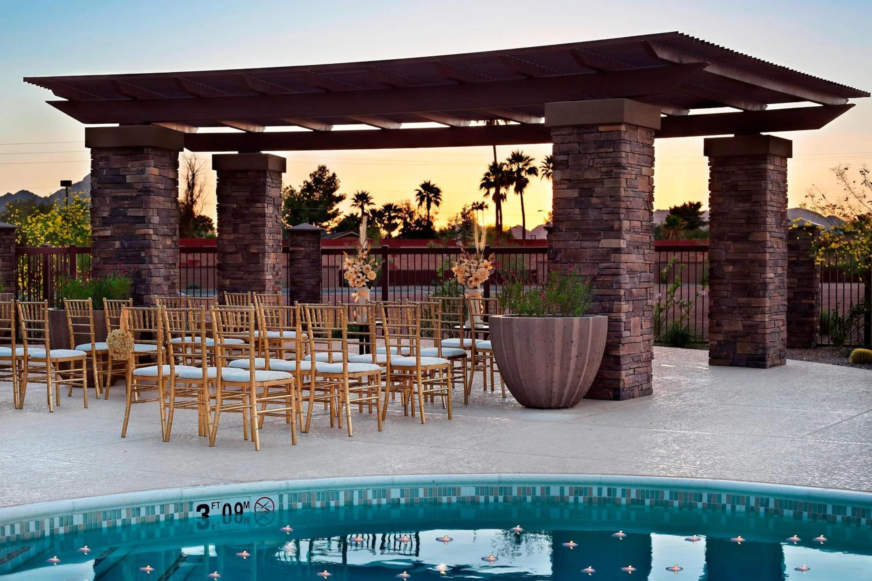 Swimming pool in Courtyard by Marriott Scottsdale Salt River