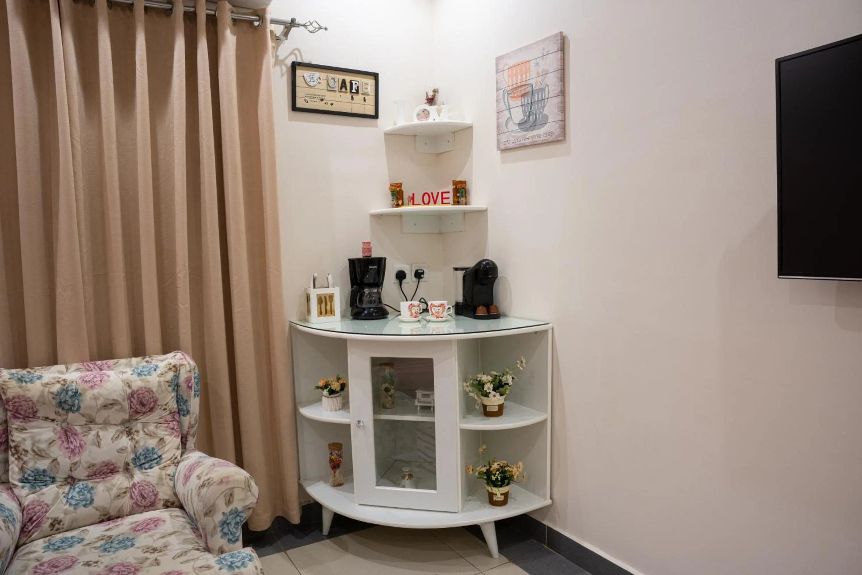 TV and multimedia in Dior Inn serviced apartments