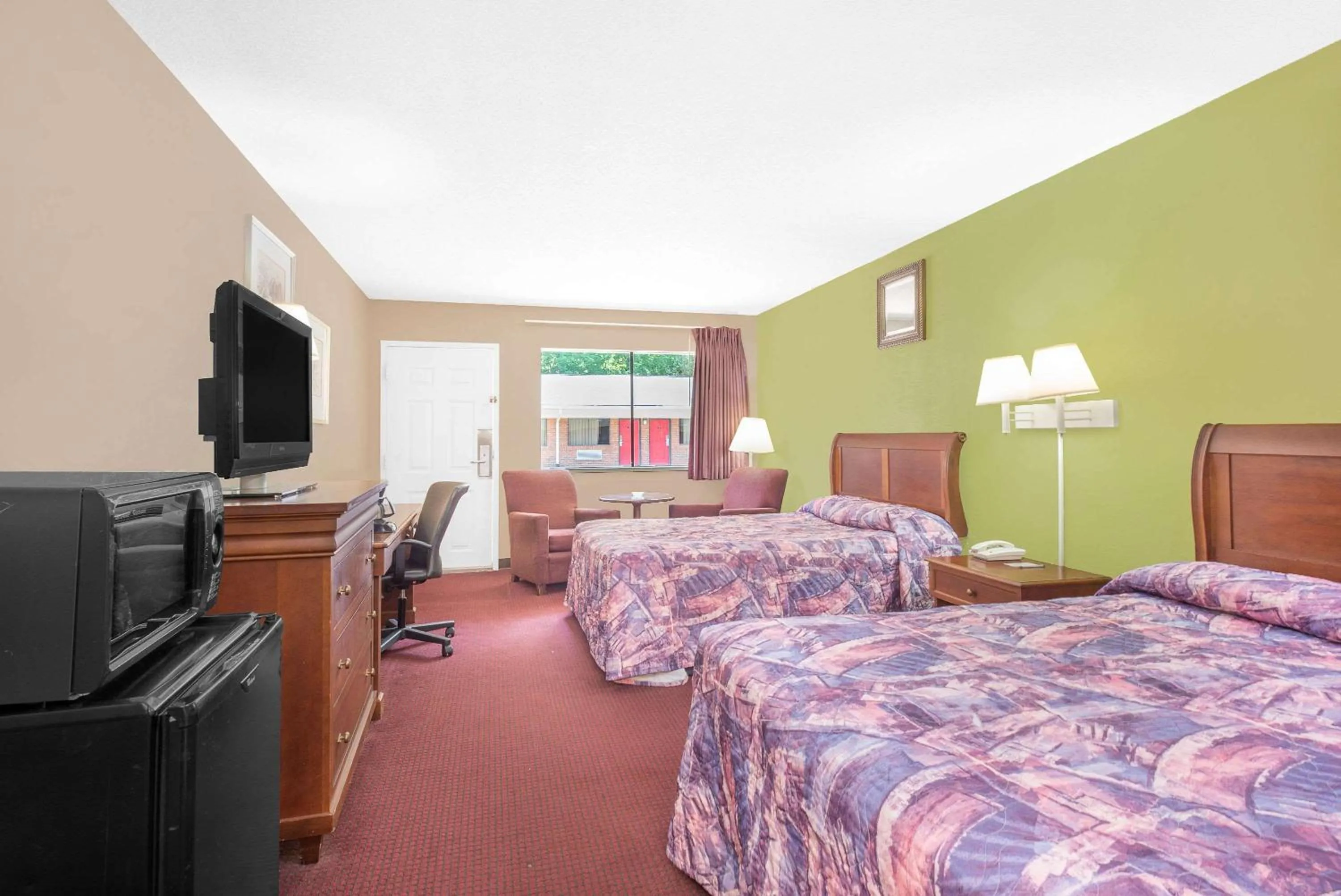 Photo of the whole room, Bed in Hotel Express Anniston/Oxford